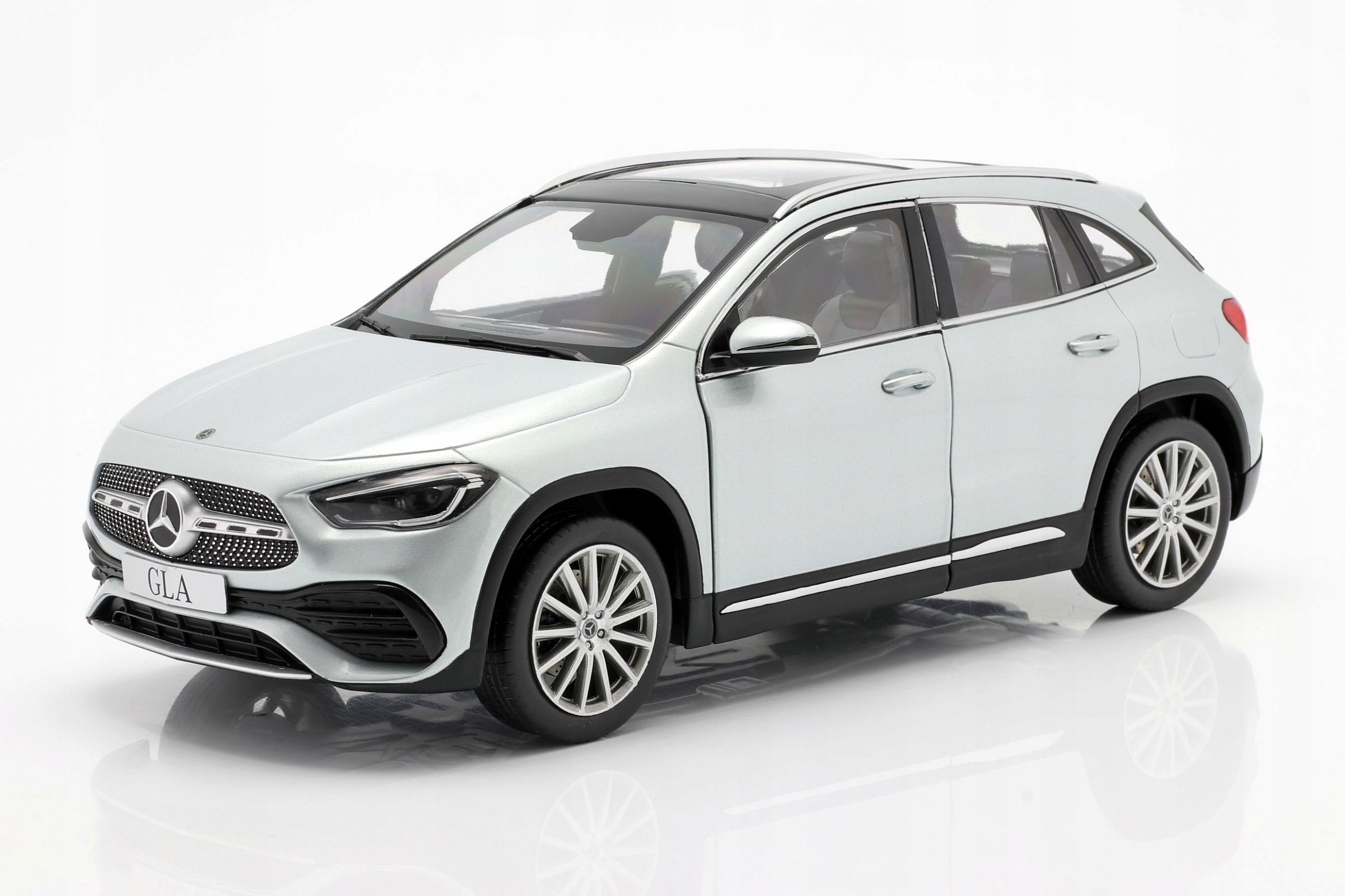 Mercedes-Benz Gla (H247) 2020 Iridium Silver Z-Models 1:18 Model auta