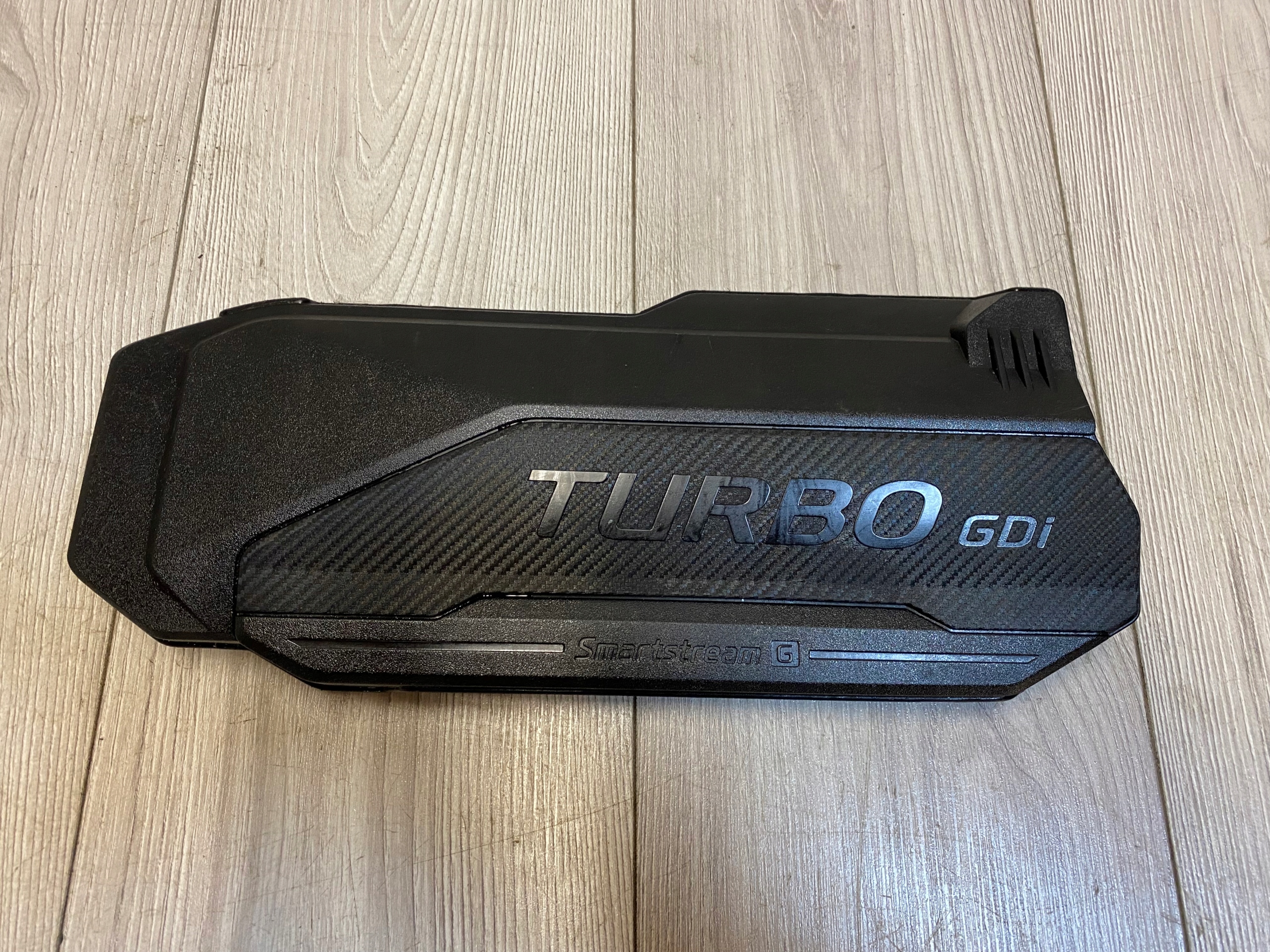 TUCSON IV 1.6 T-GDI 20-ВЕРХНЯЯ КРЫШКА ДВИГАТЕЛЯ