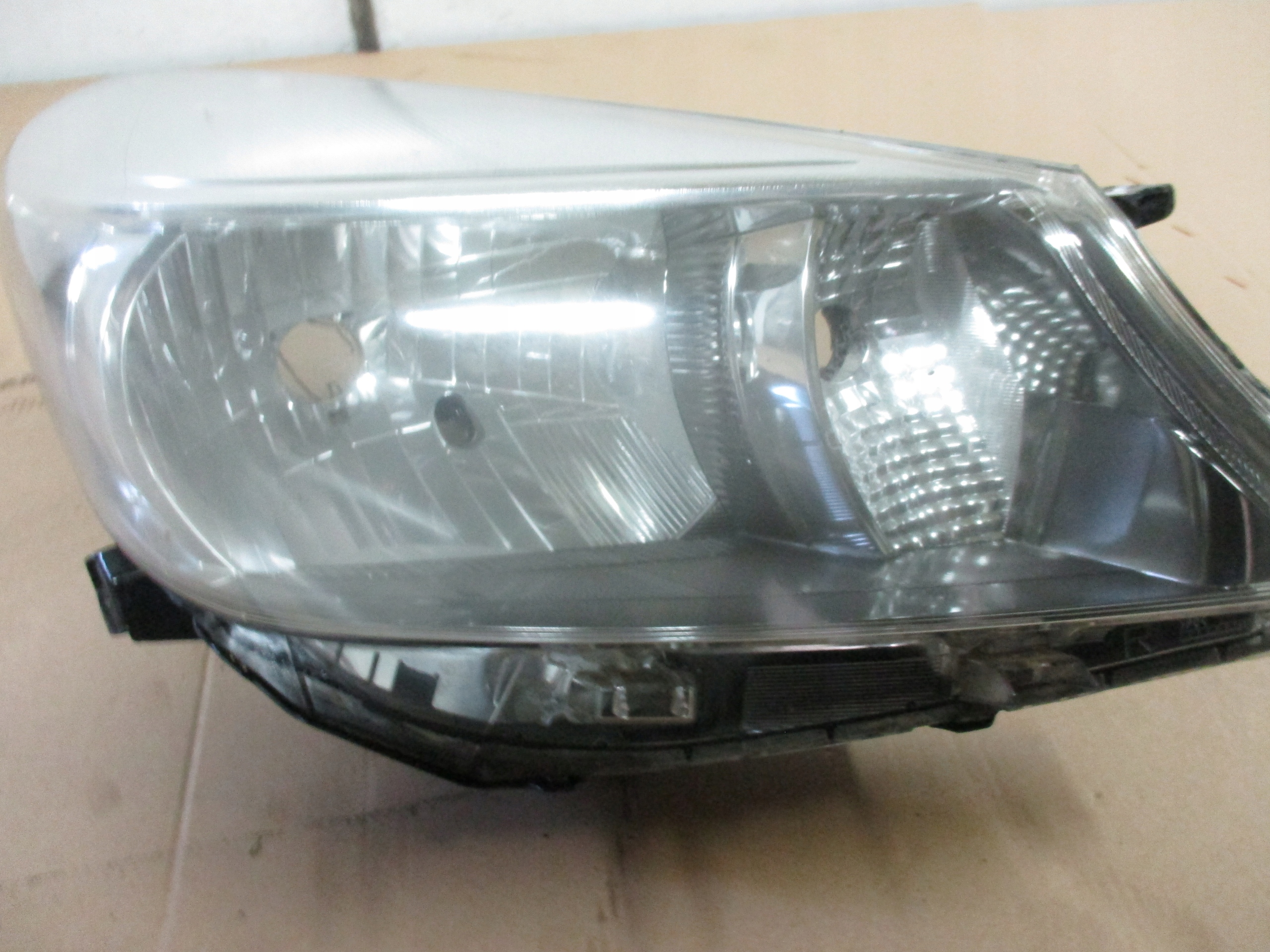 light right front front Toyota Yaris 3 III 11-14r