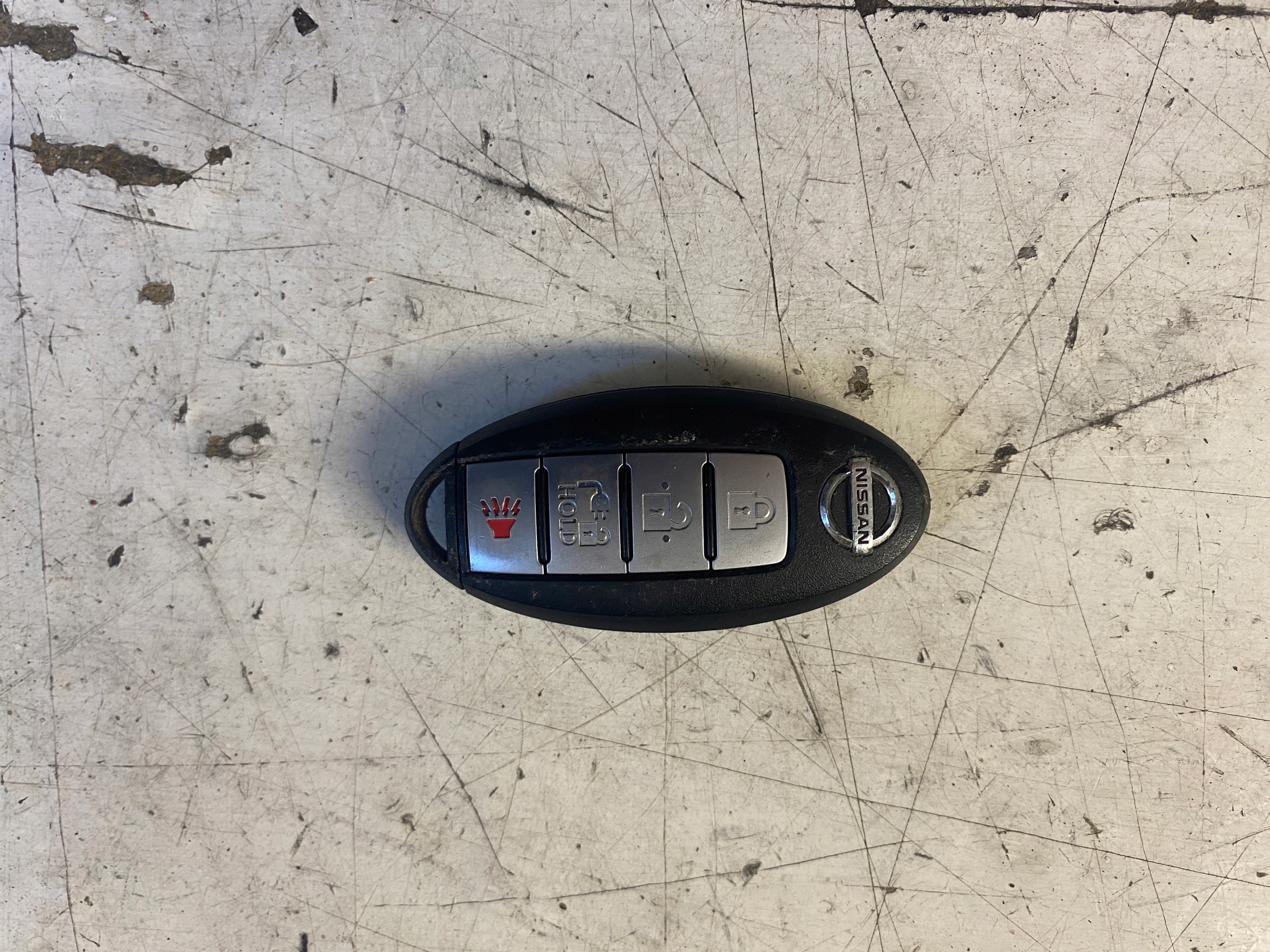 NISSAN LEAF И БРЕЛОК