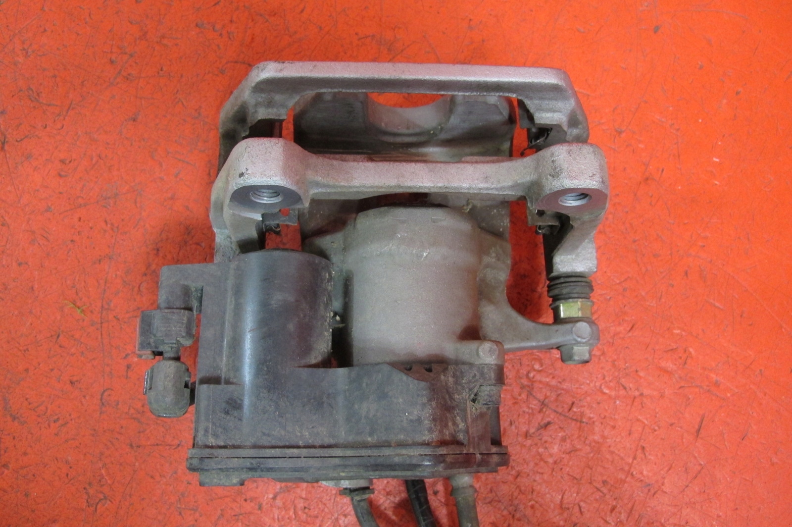 Tesla MODEL Y caliper brake electrical left rear part rear JARZMO