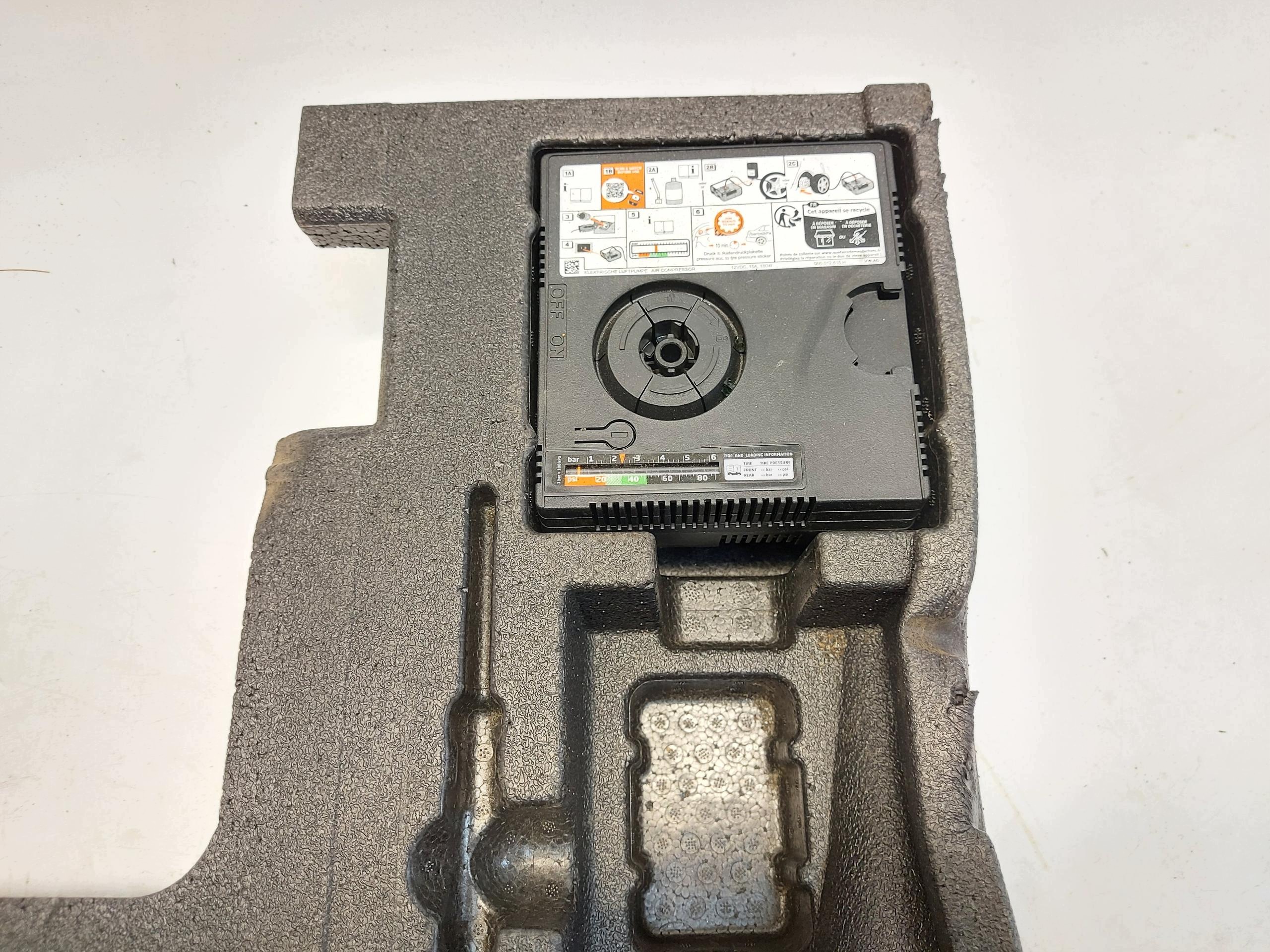 VW Passat R B9 3J0 2025r boot floor well pump klucze compressor;