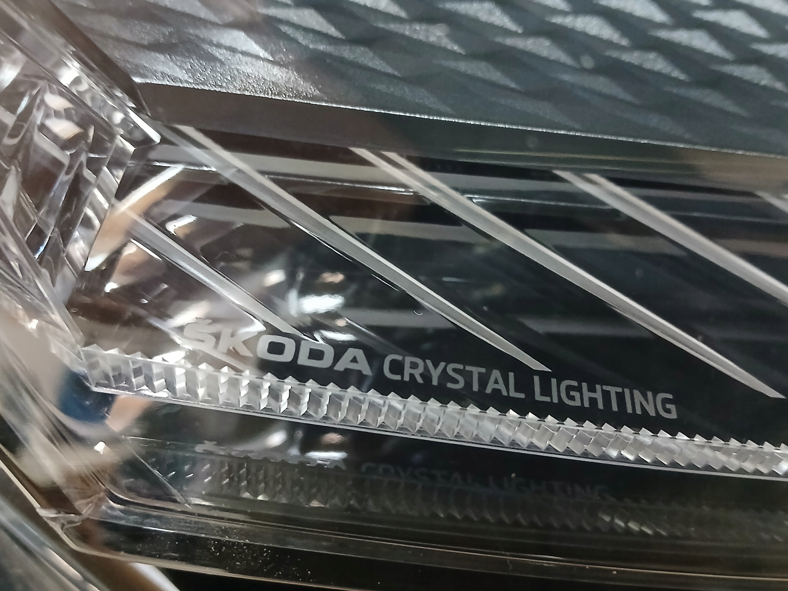 light front right SKODA KAROQ LIFT FULL LED 57B941036B