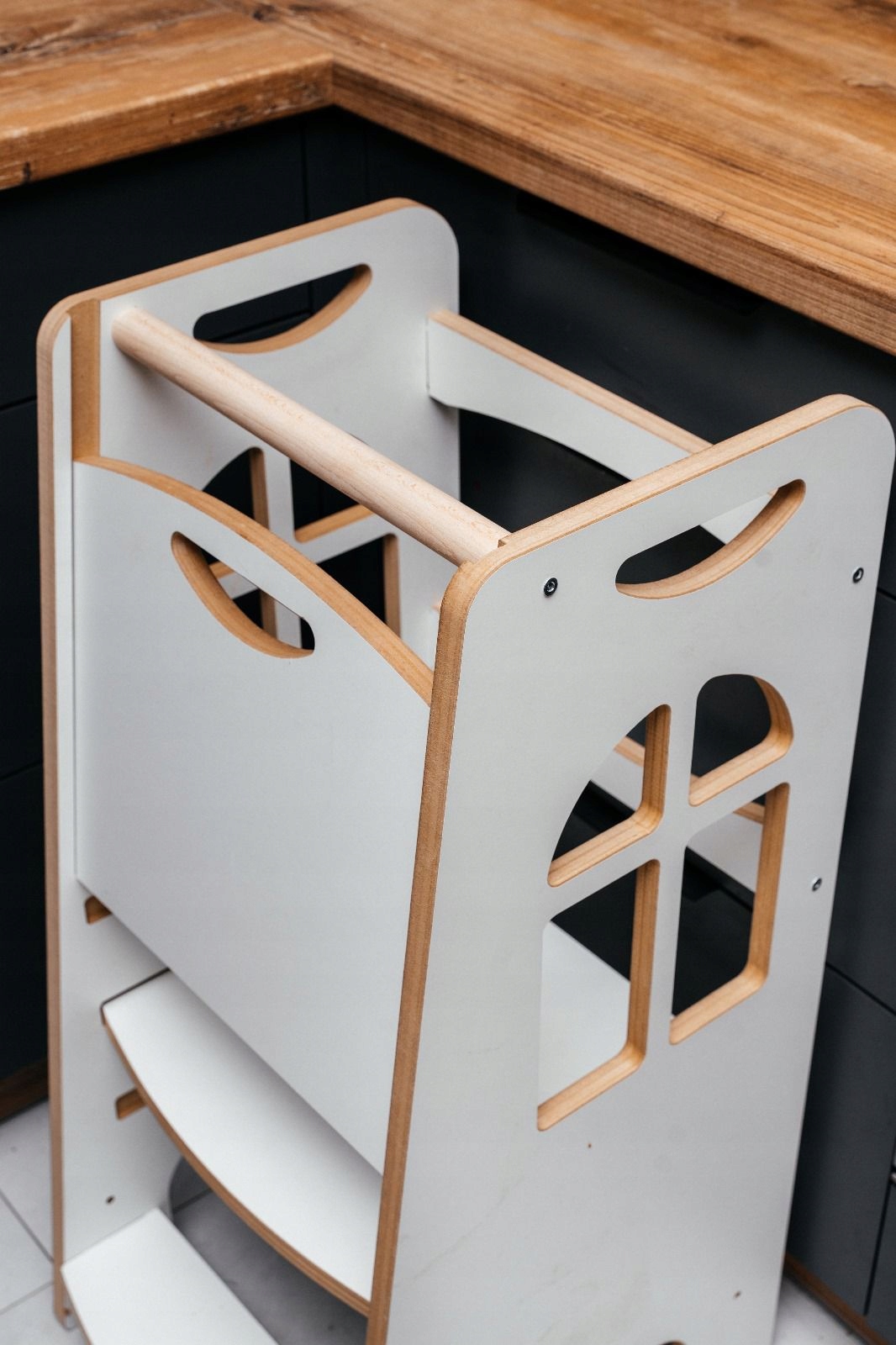 Tower Step – Montessori Kitchen Helper | Adjustable Kitchen Helper Manufacturer code e130