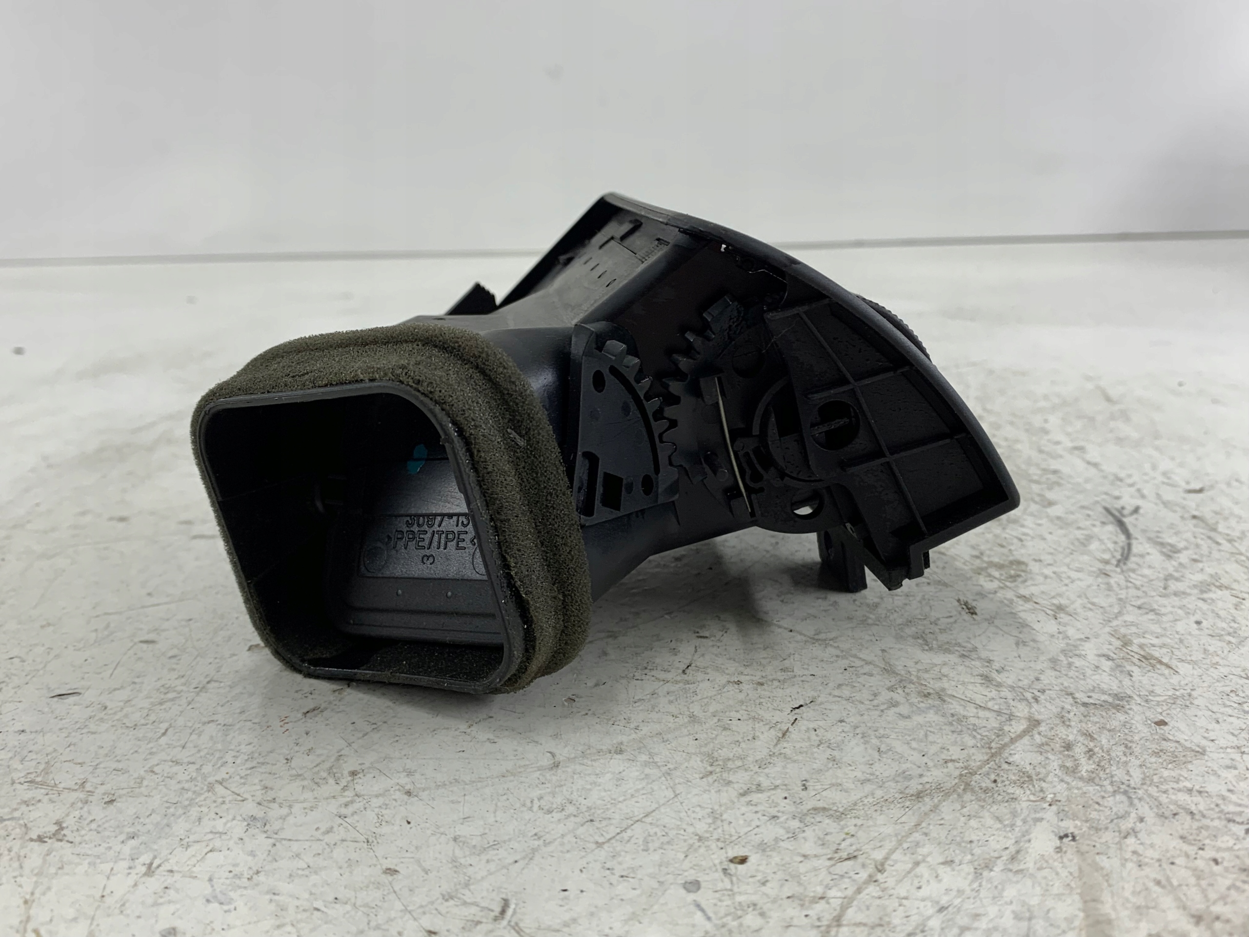 BMW E46 grid air conditioning devices right 8361898