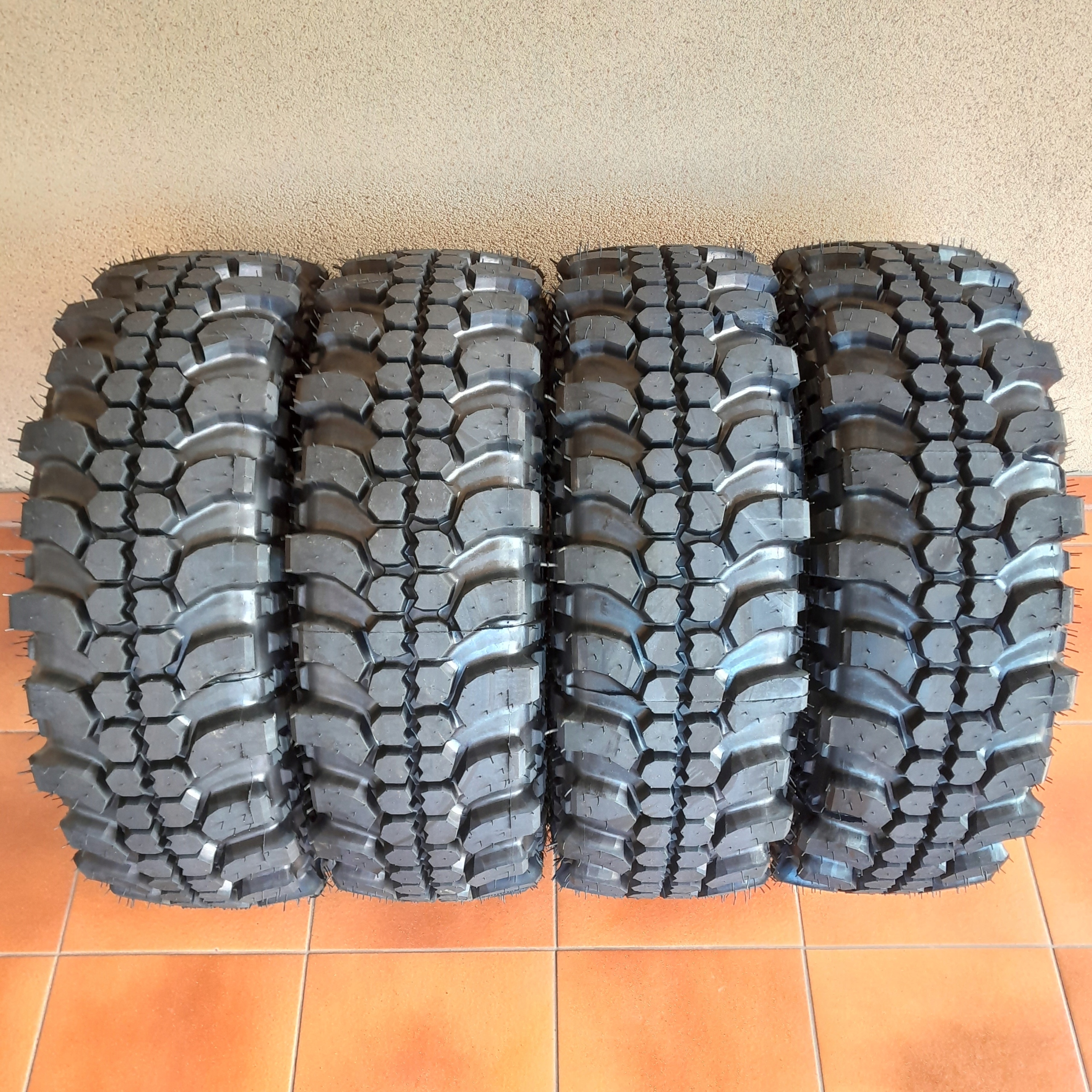 2x Opony bieżnikowane 225/70 R15 TERENOWE 4x4 M/T SIMEX Marka Glob-Gum