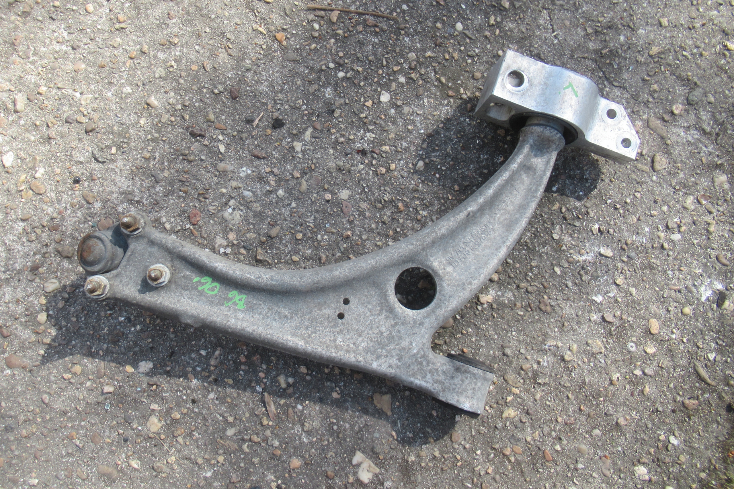 VW PASSAT B6 KOMBI 2.0 TDI 06R arm left front