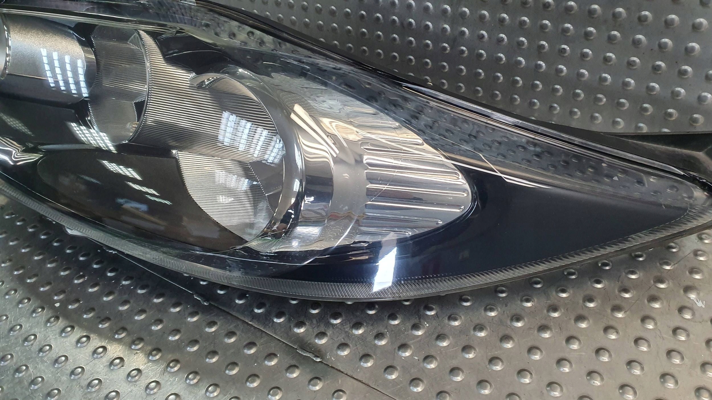 light front left FORD FIESTA MK7 08- 8A61-13W030-AG