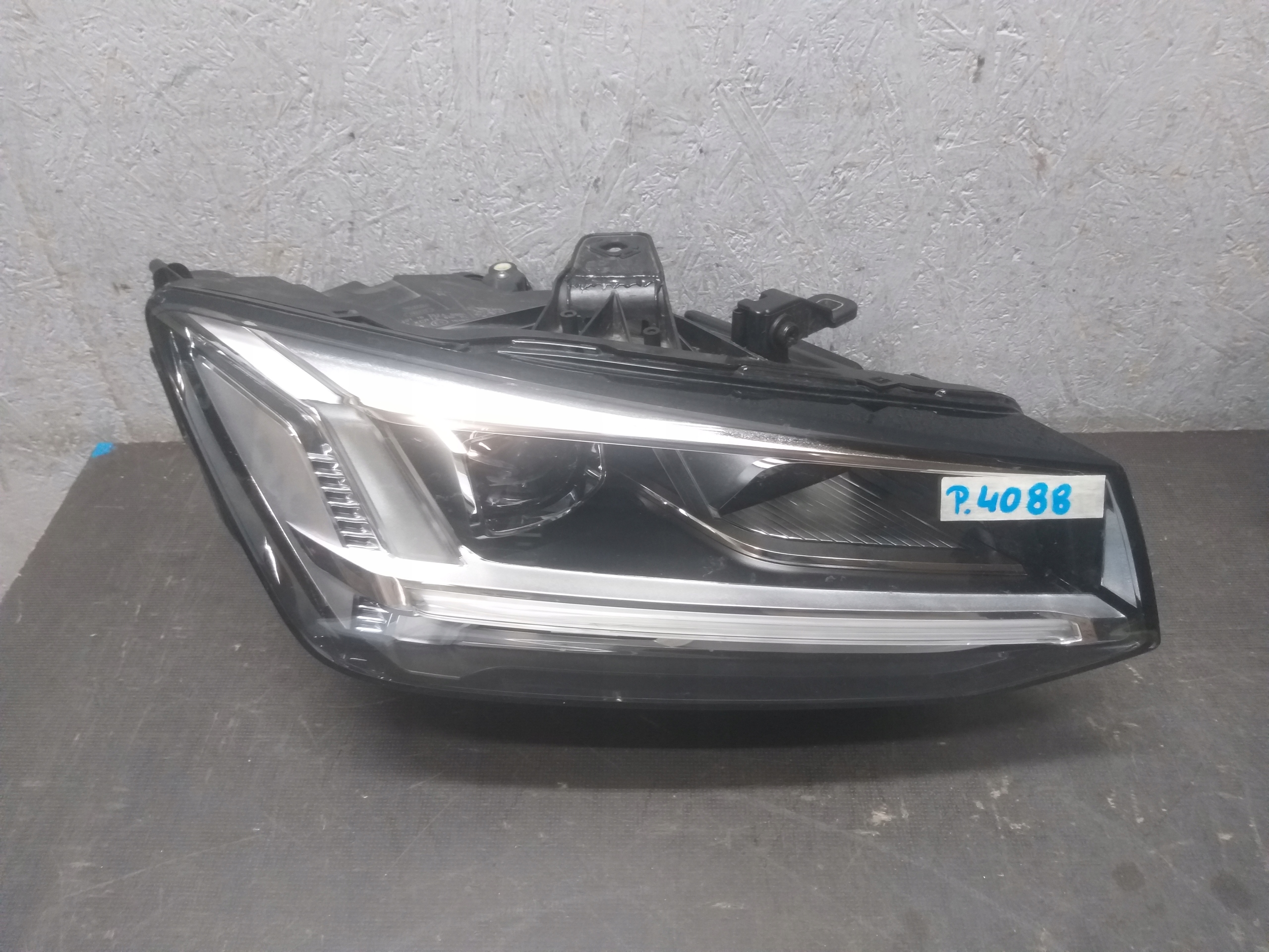 light lights front right left AUDI Q2 FULL LED 81A941034