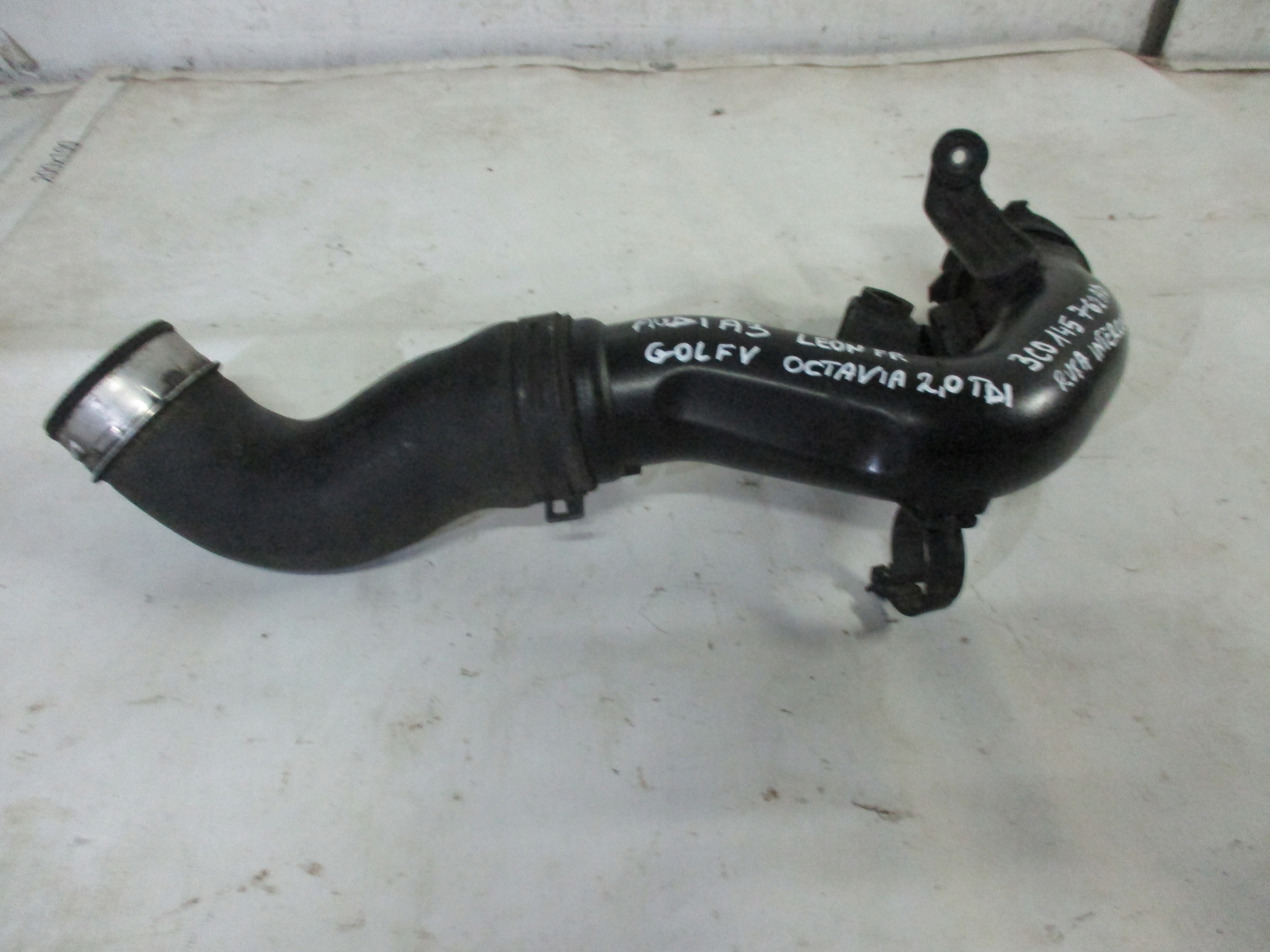 rohr intercooler Audi A3 Seat Leon VW Golf V Octavia 2,0 TDI 3C0145762AD