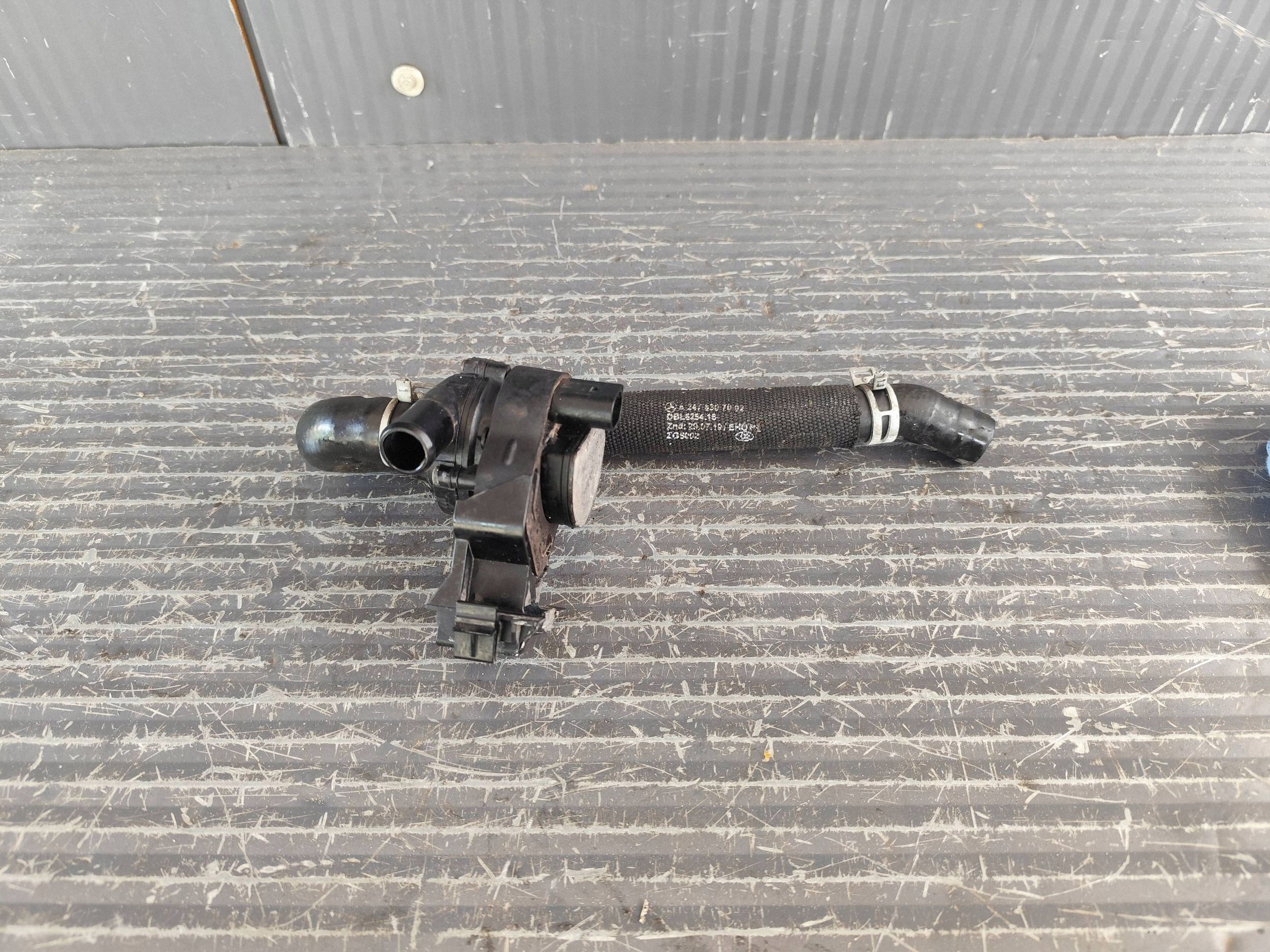 MERCEDES CLA W118 water pump A2118350364