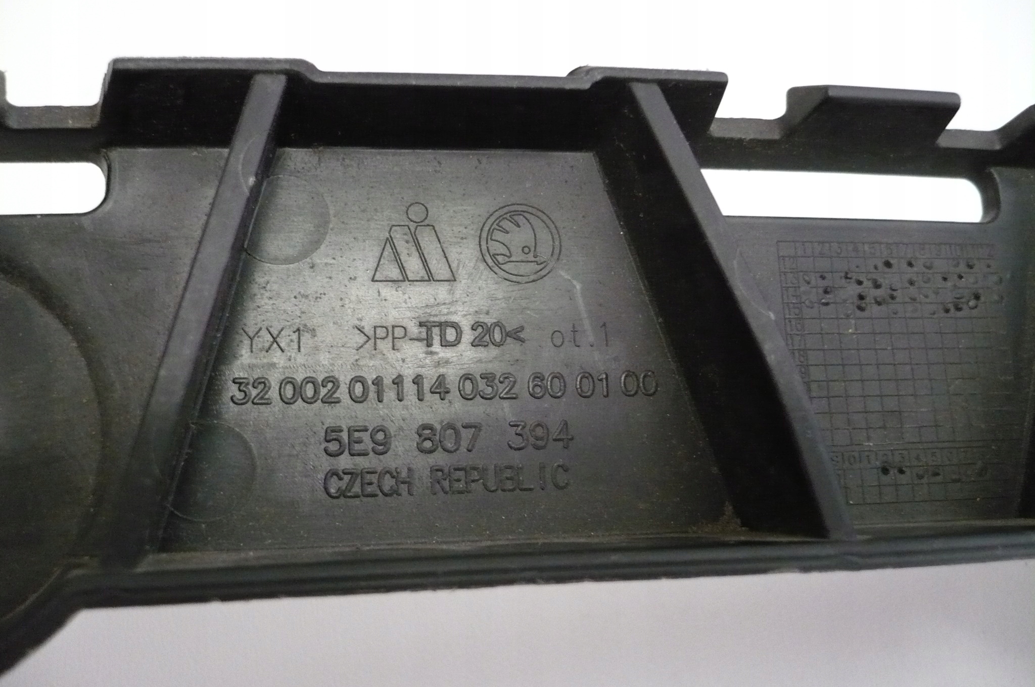 SKODA OCTAVIA 3 III 12- KOMBI bumper bracket right rear part original