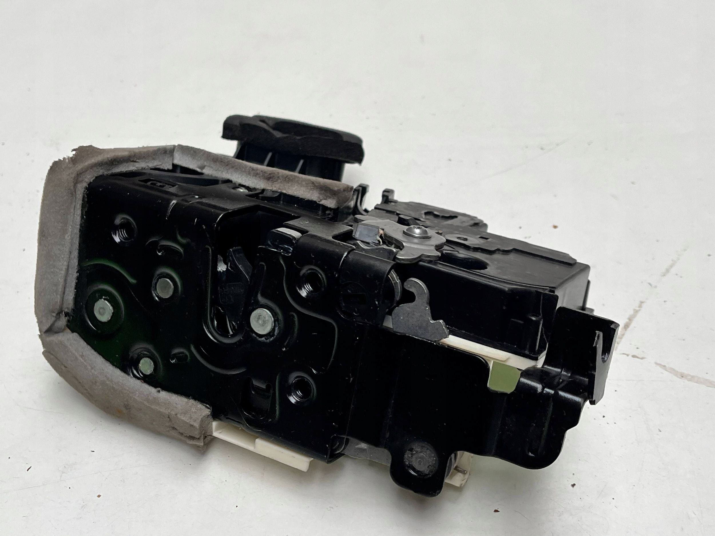 AUDI A6 C8 lock door left rear part 4K0839015R !J