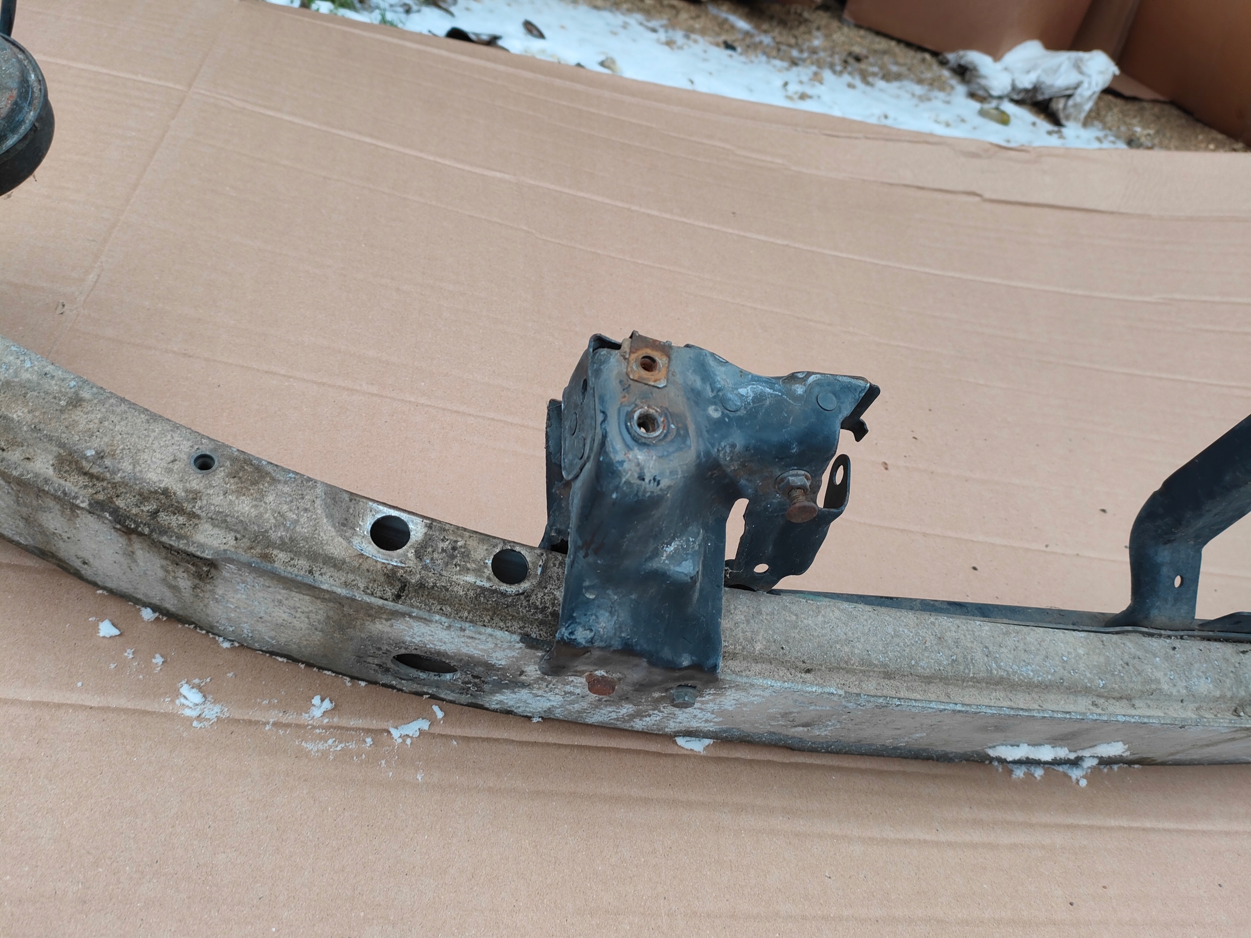 MERCEDES W211 bumper support of the front A2116261011 bumper support