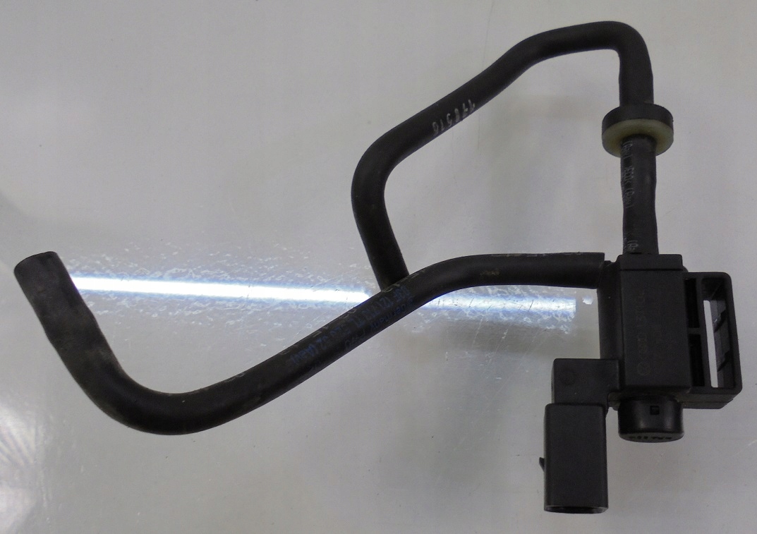 клапан давления vw Golf V 037906283C