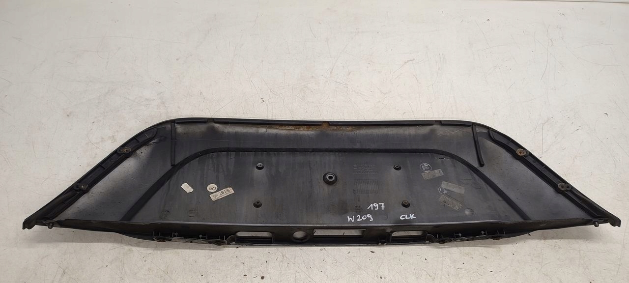 cap moulding bonnet Mercedes W209 2,7 CDI