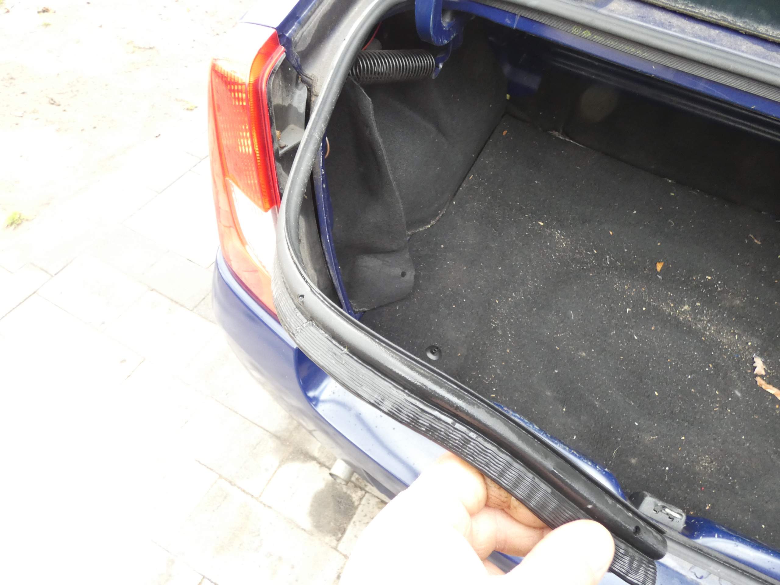 gasket bonnet boot DACIA LOGAN and sedan 04-09