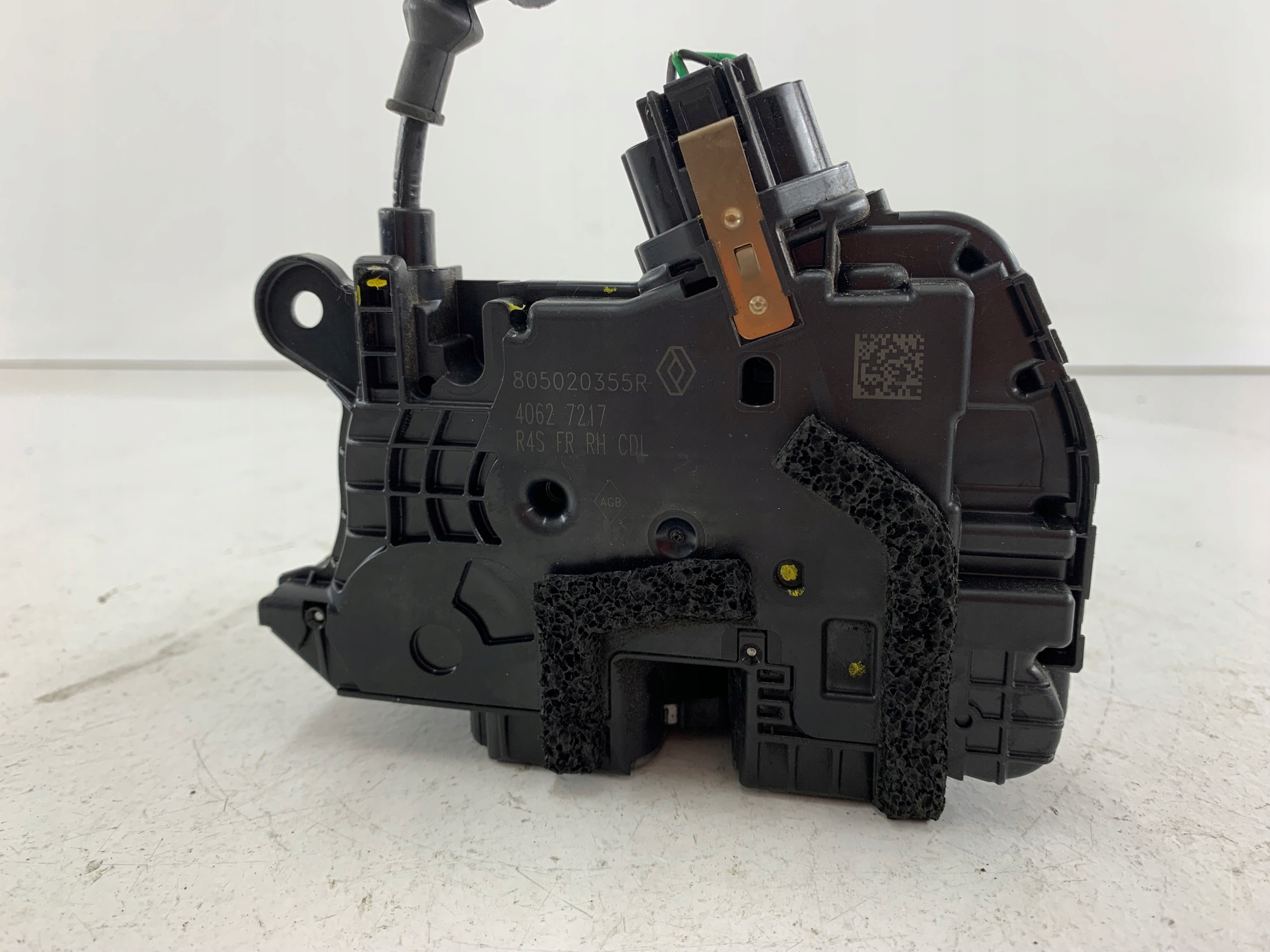 RENAULT TWINGO III lock door right front 805020355R