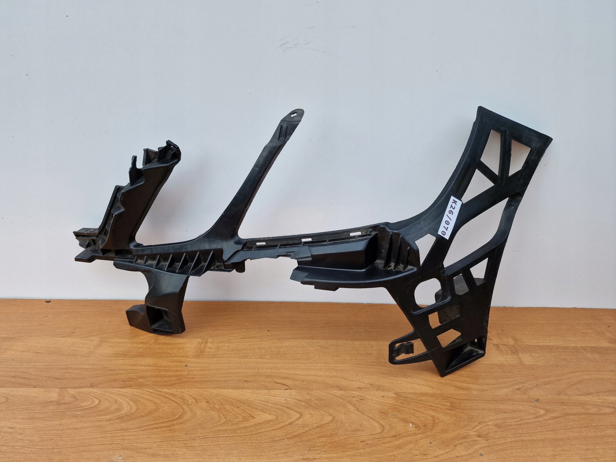 MERCEDES E-KLASA 212 AMG left bumper bracket front
