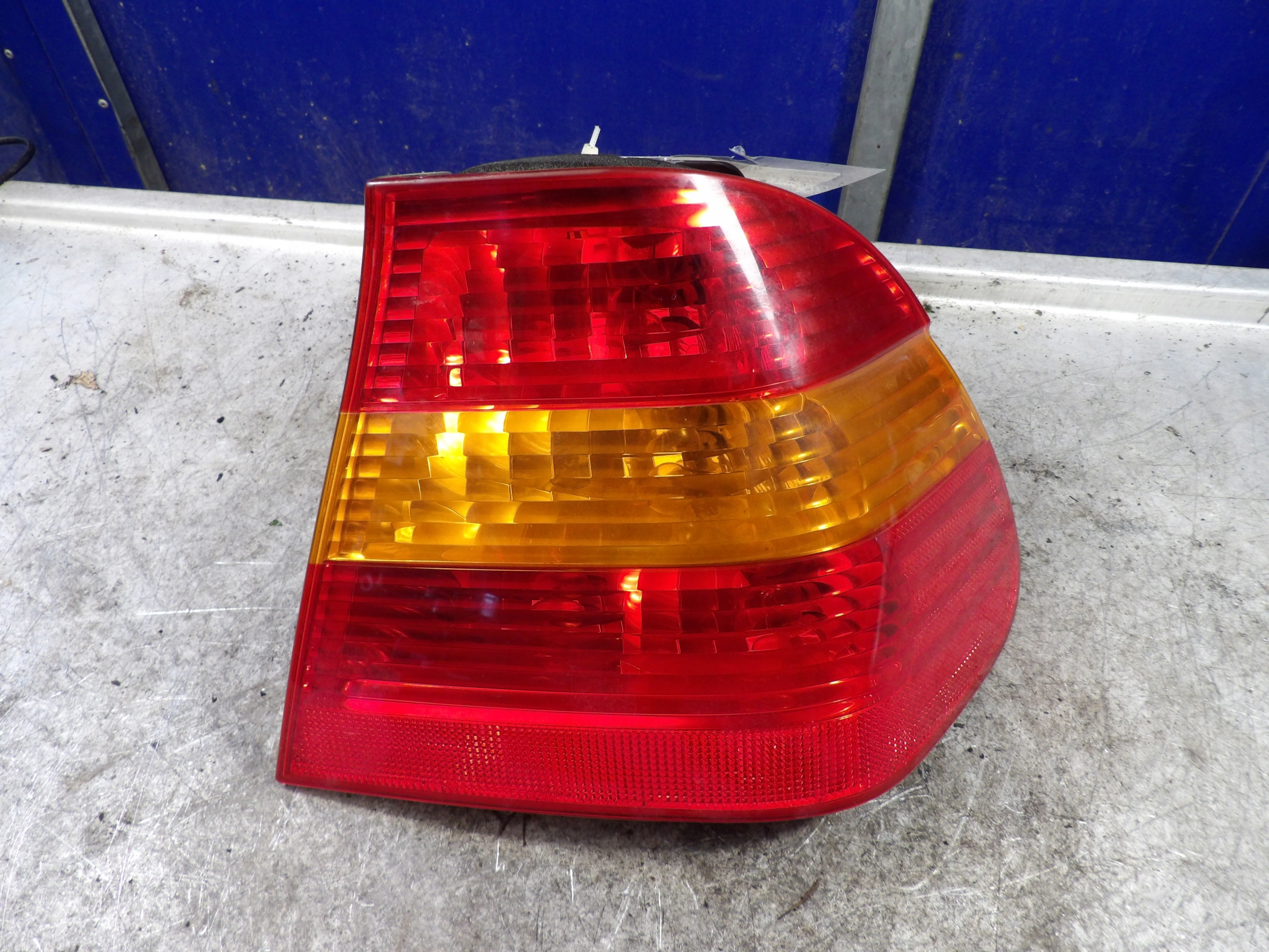 BMW 318i E46 light rear right 8383100 sedan
