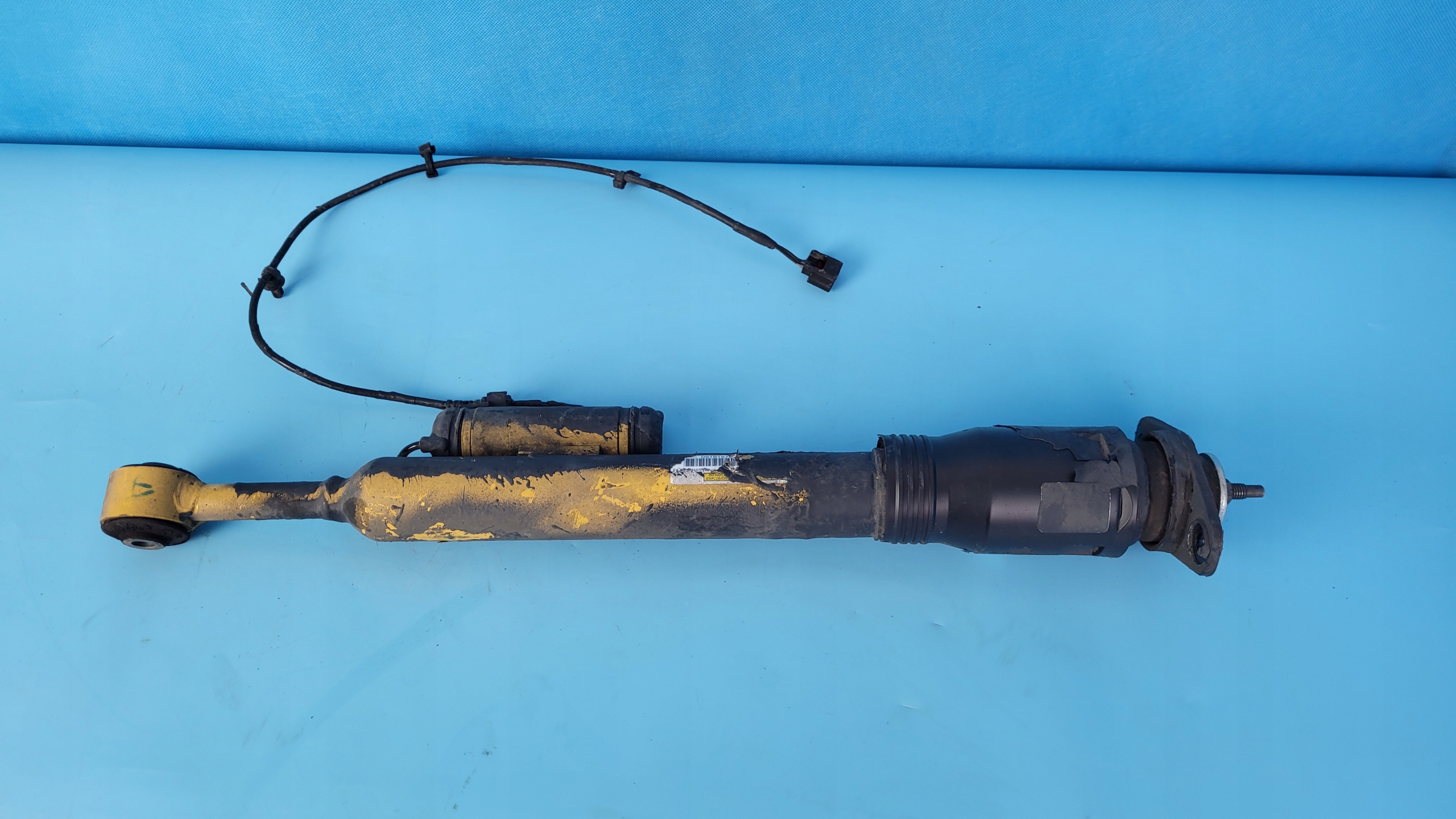 ЧЕЛЕНДЖЕР SRT АМОРТИЗАТОР ПРАВИЙ TYL5181576ad