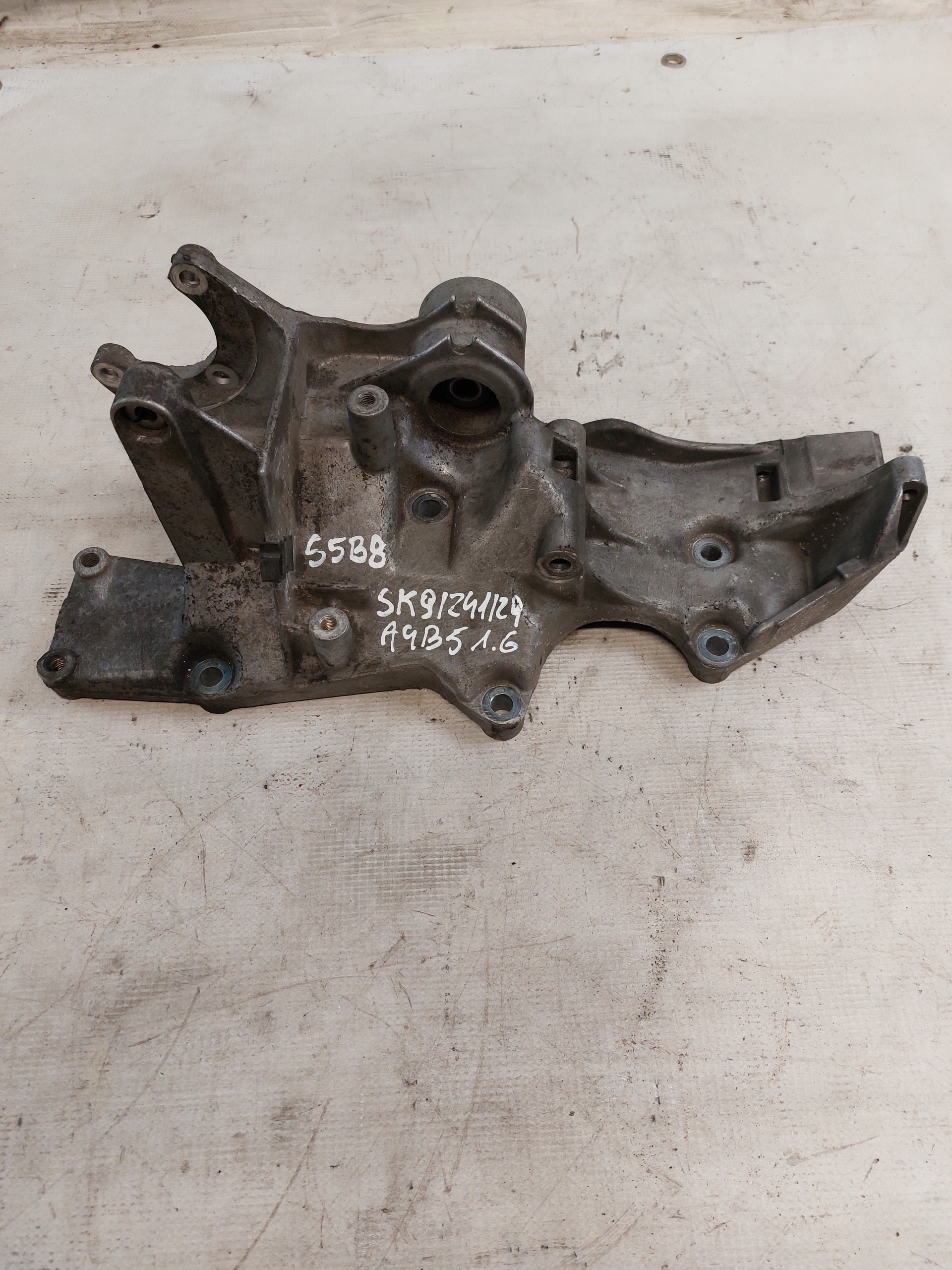 holder alternator AUDI A4 B5 1.6 FL