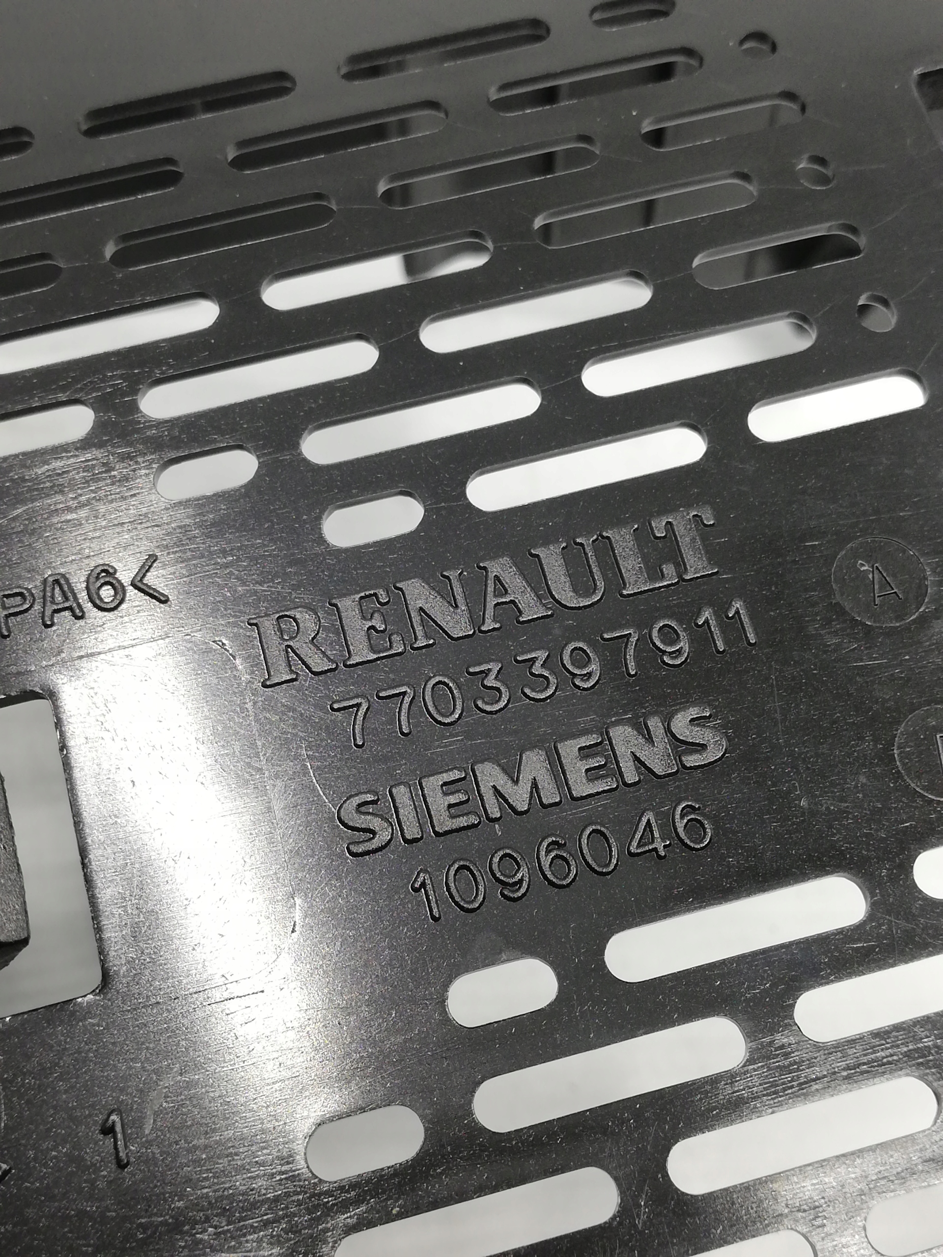 Module fusibles SCENIC et 7703397911 OE!