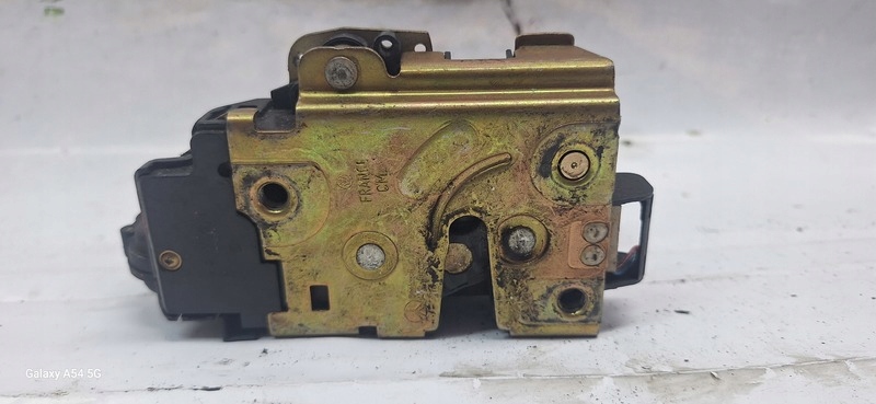 lock door VW PASSAT 97- left front 117626101