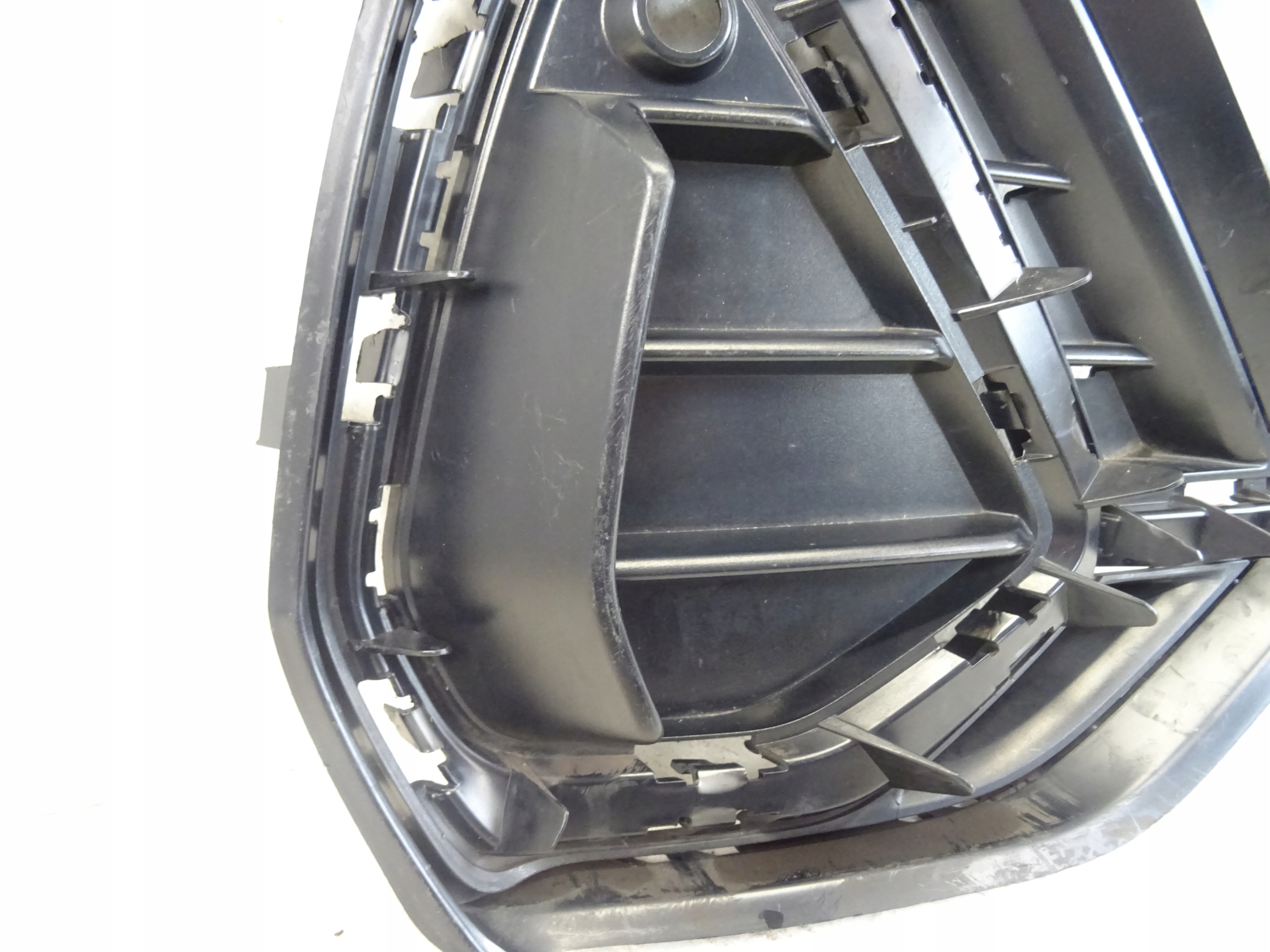 grid of a bumper front front right AUDI Q3 S-LINE 83A807682D
