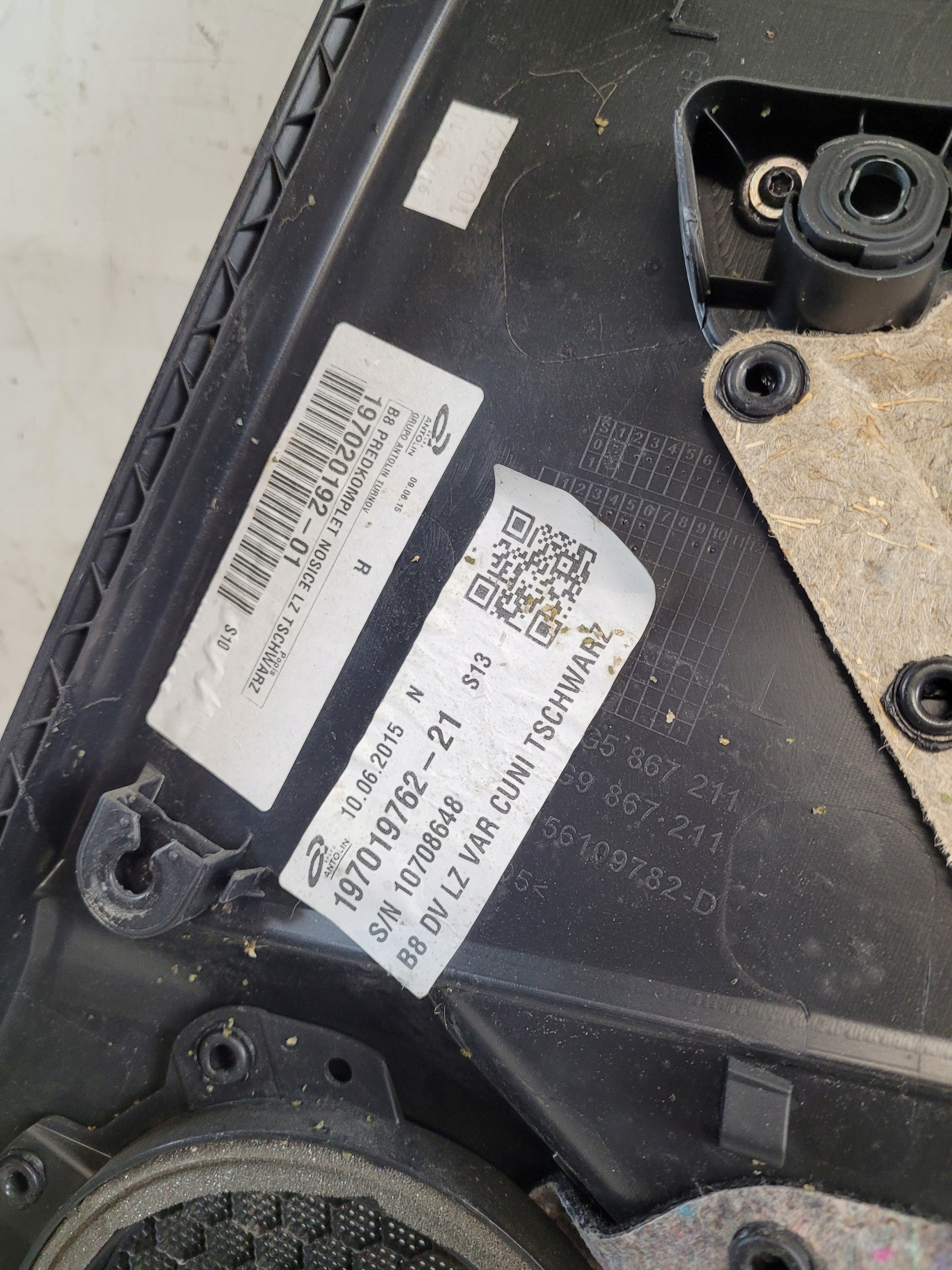 side upholstery handle door left rear part VW PASSAT B8 KOMBI 15r.