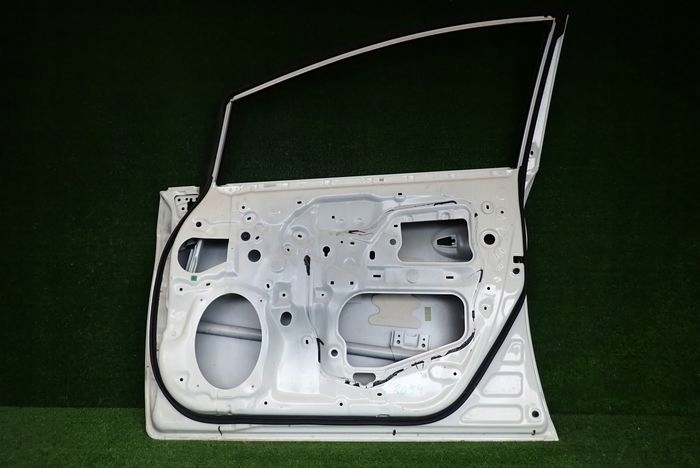 TOYOTA PRIUS 09-16 door right front front
