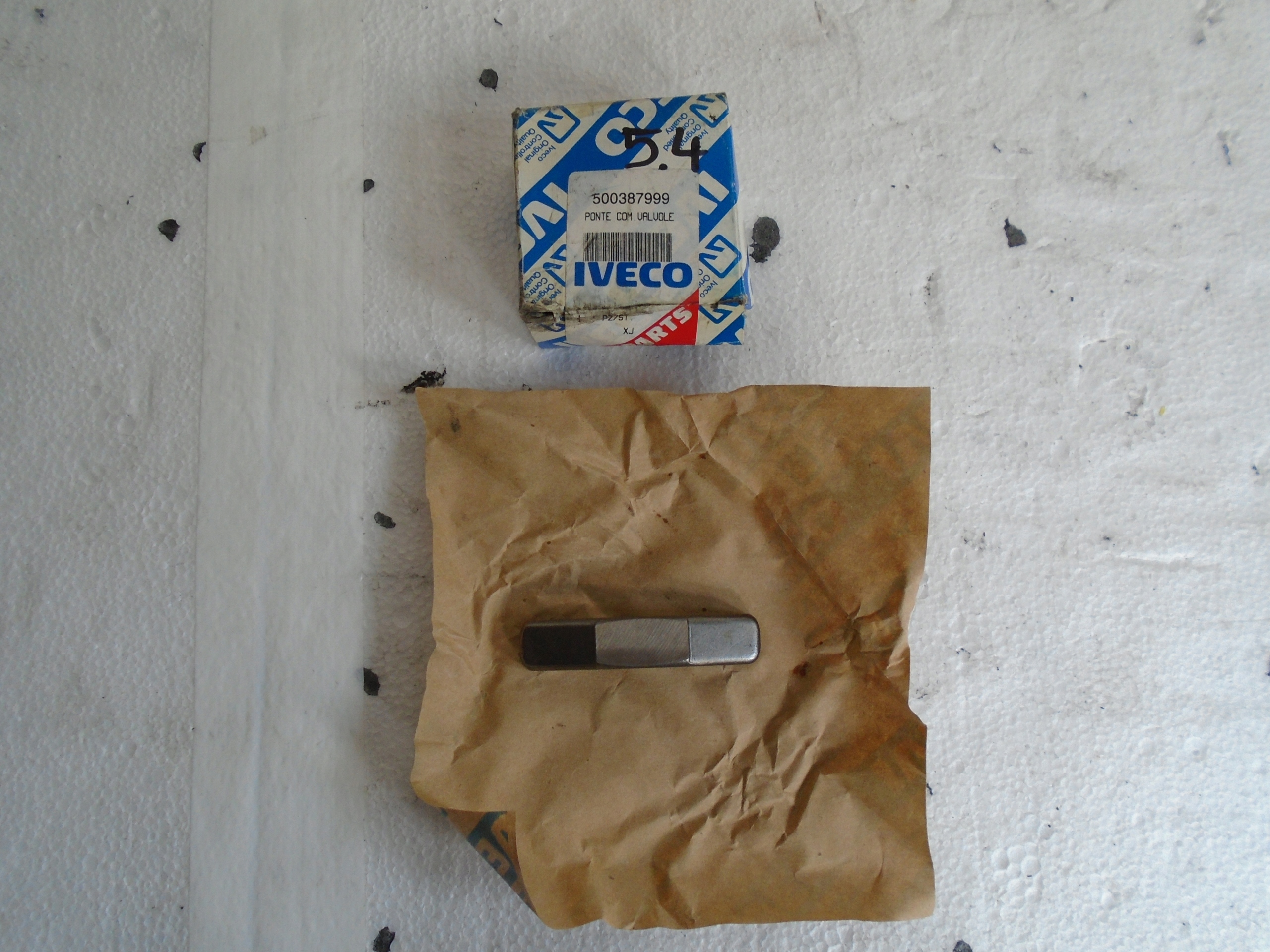 Mostek zaworów 500387999 Iveco OE