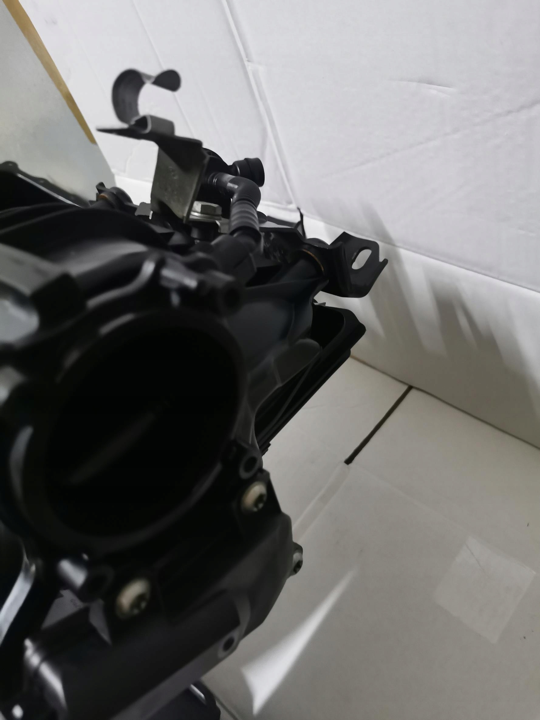 intake manifold BMW X1 E84 LCI 2.0B 150KM 7560234