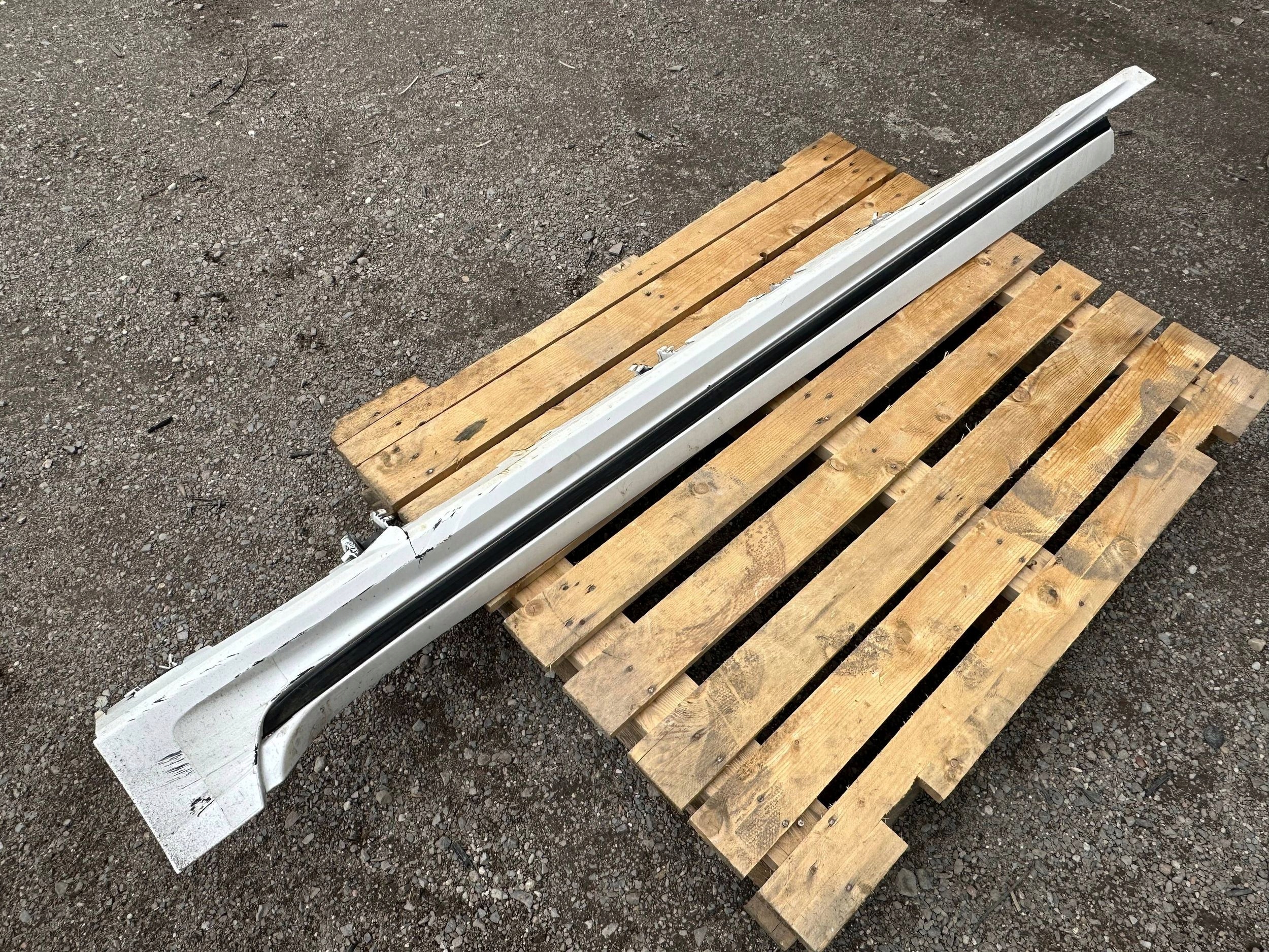 threshold moulding threshold left cover of the threshold Lincoln Continental 2016+