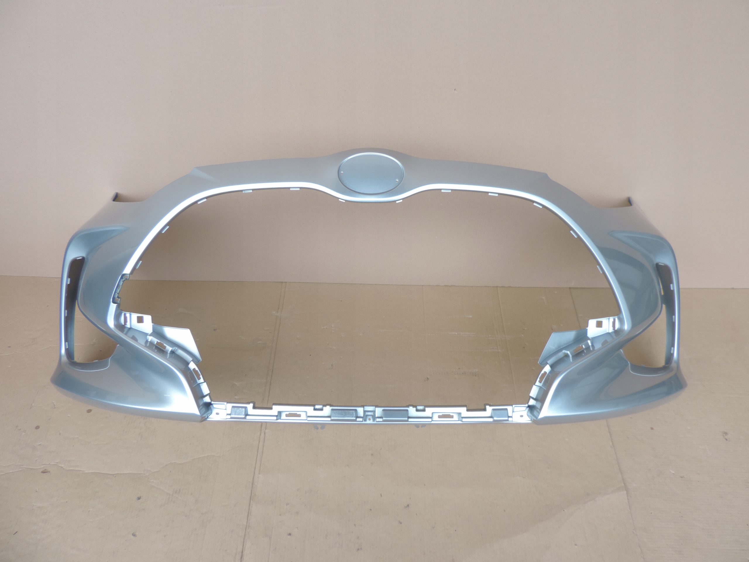 TOYOTA YARIS IV 2020 2021 2022 передний бампер