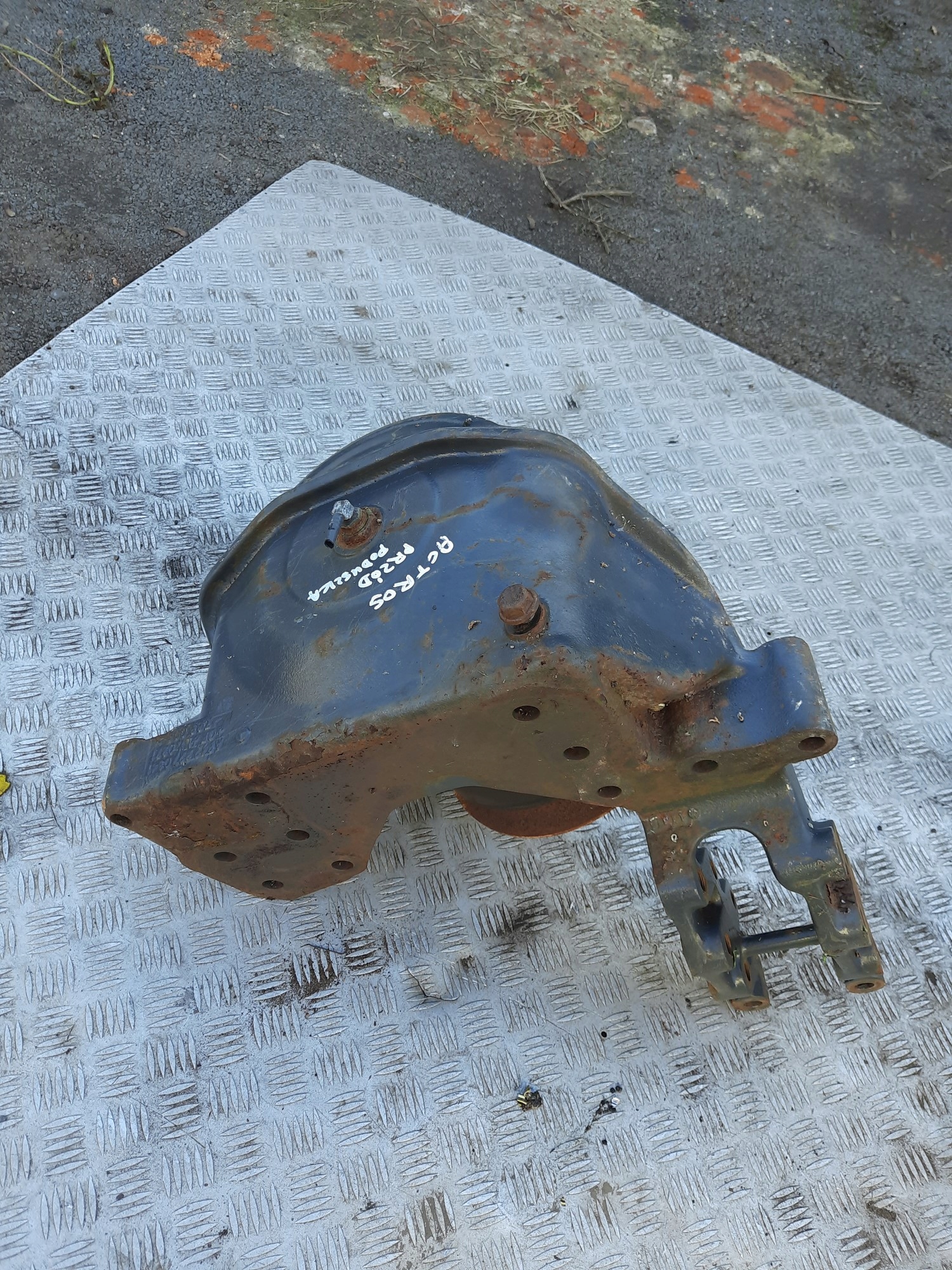 КРЕПЛЕНИЕ ПОДУШКА ЛИТЬЕ ПЕРЕДНЯЯ MERCEDES ACTROS