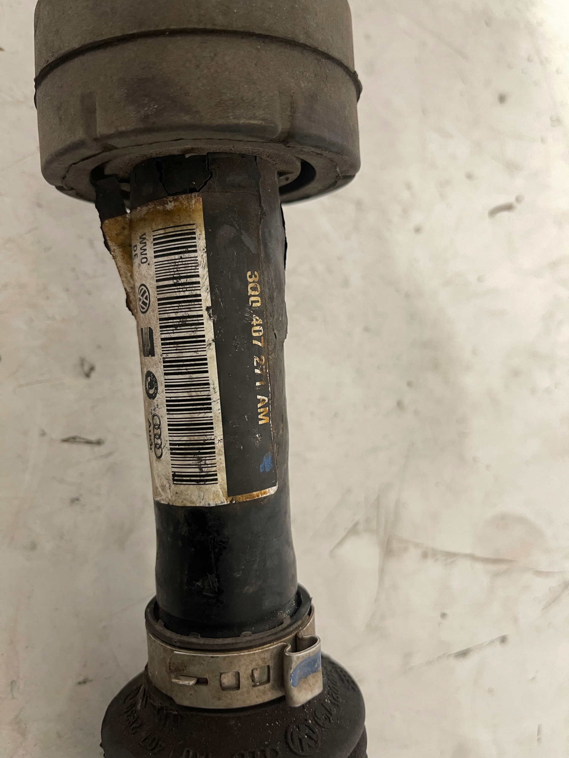 VW PASSAT B8 2.0TDI semi-axis AUTOMAT semi-axis left 3Q0407271AM