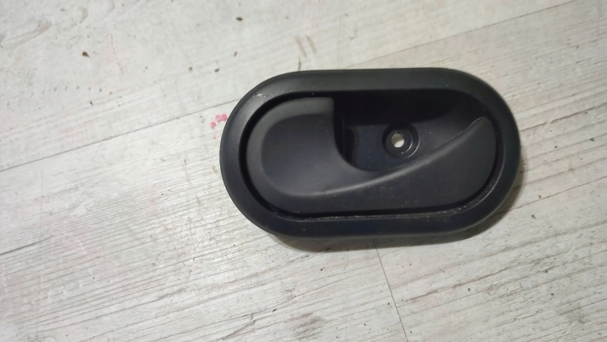 Dacia Duster and 16r 1.6b front side left handle inner