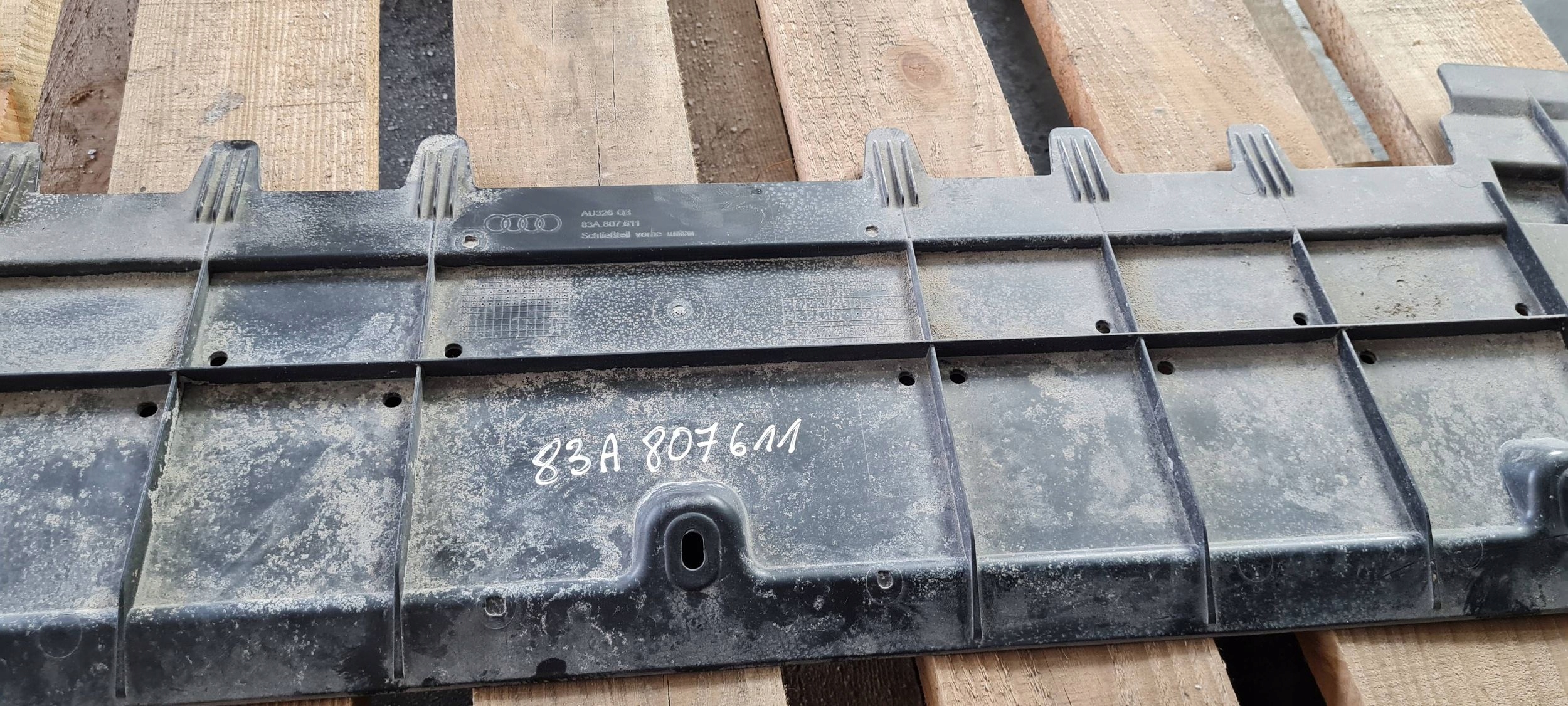 Q3 83A Blende Abdeckung abdeckung unter Stoßstange vorne 83A807611