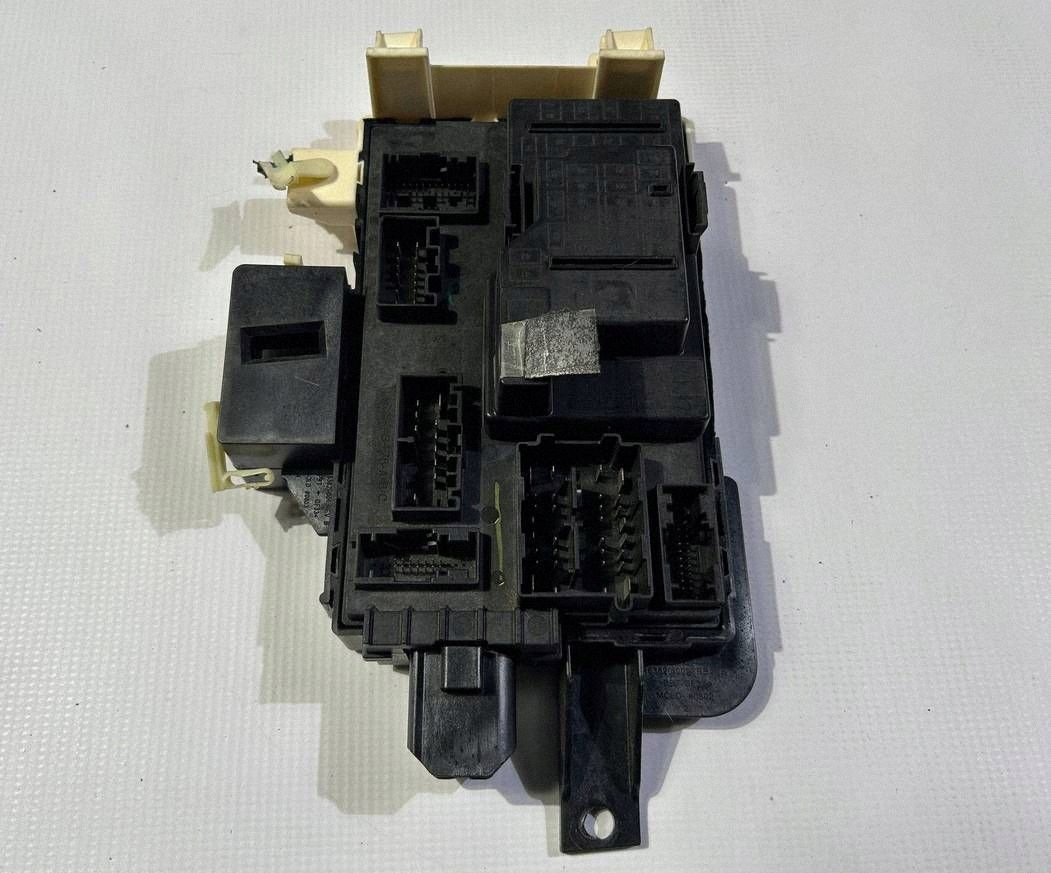 Unité commande confort BCM Module fusibles Ford Mustang 4.6 2010