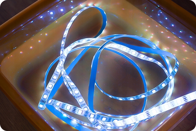 TAŚMA LEDOWA RGB 5M Z PILOTEM WIFI ZASILACZ LED Klasa ochronności II