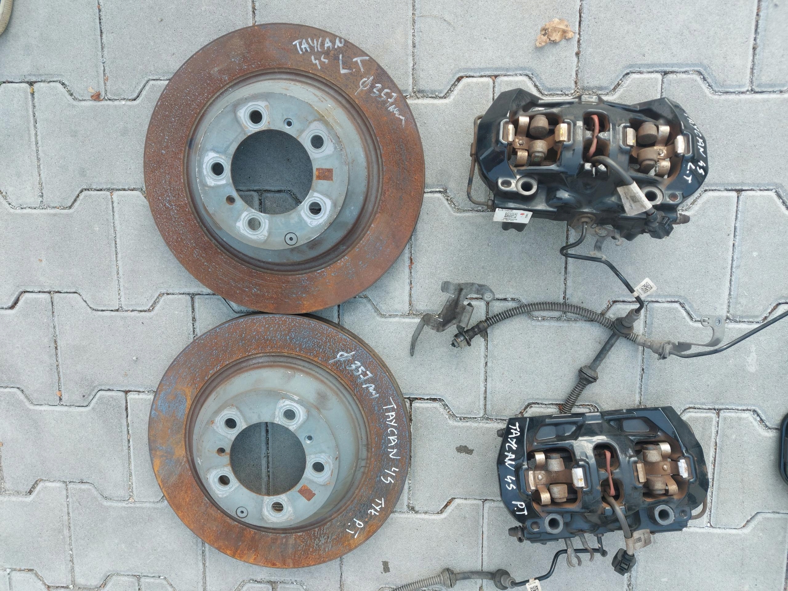 Porsche Taycan 4S 9J1 2022 discs calipers hamulce 360mm 357mm 9j1