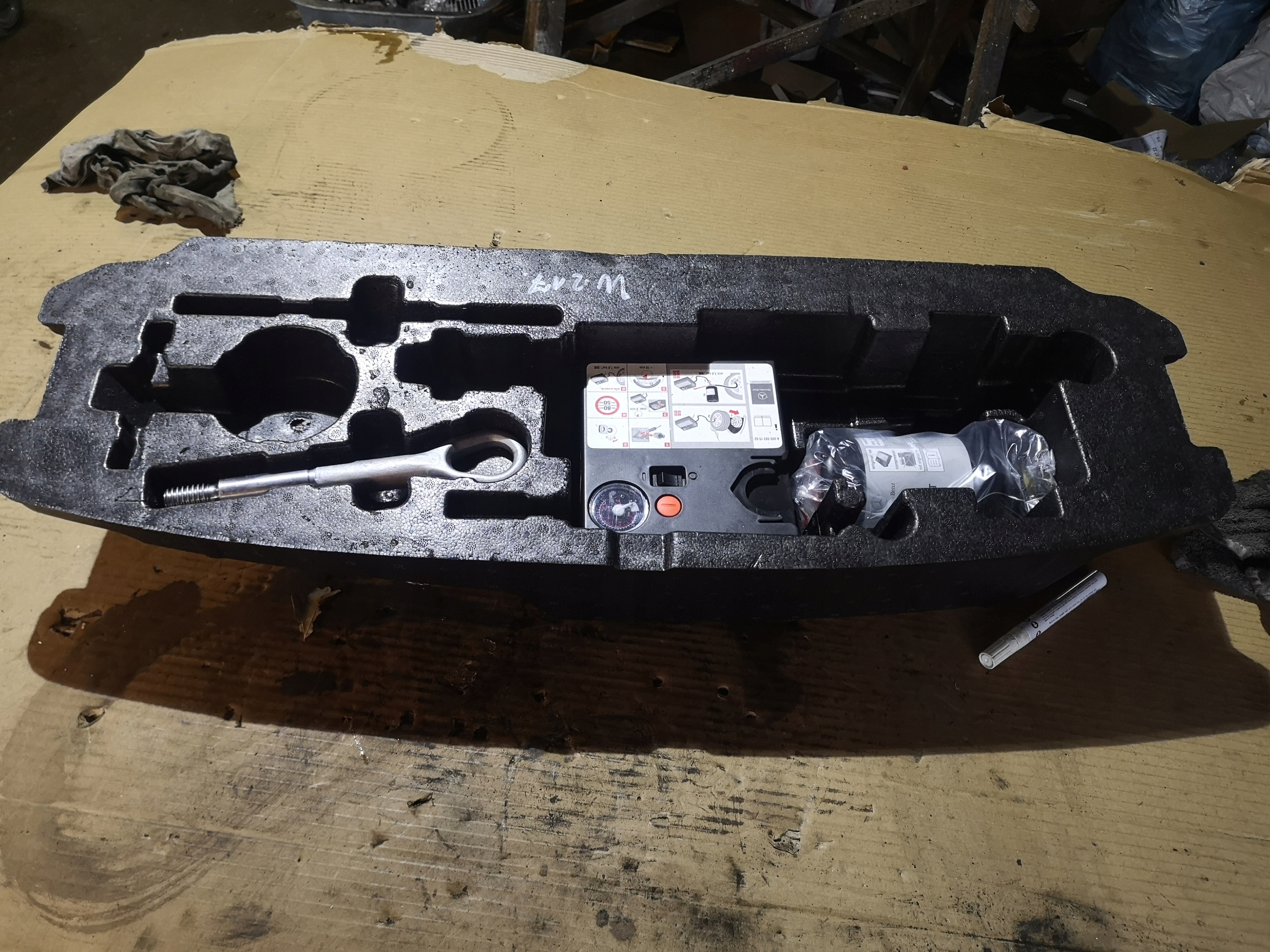 A0005831502 - MERCEDES A217 W217 компрессор жидкость ухо