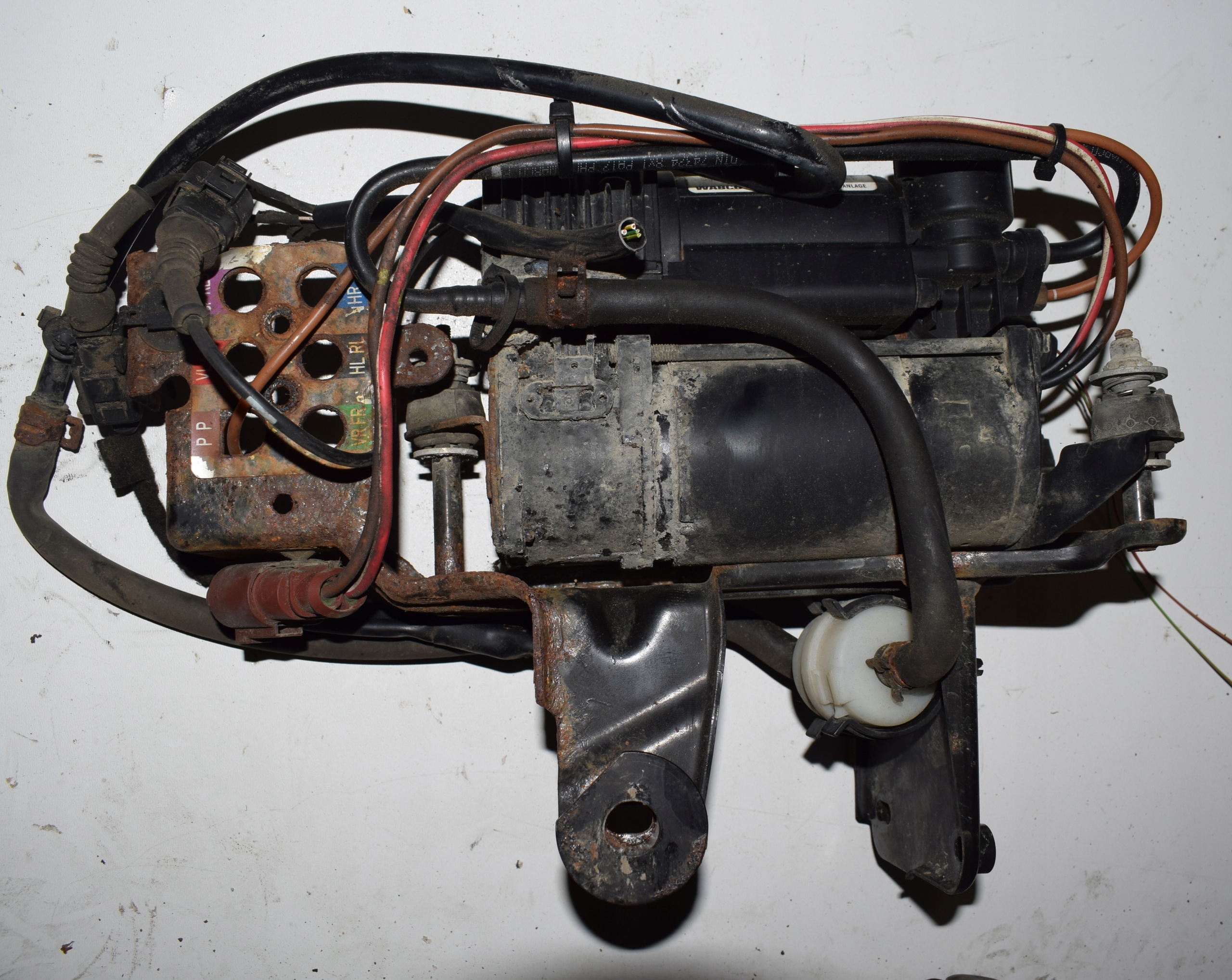 AUDI A6 C6 compressor; springing compressor air 4F0616005D