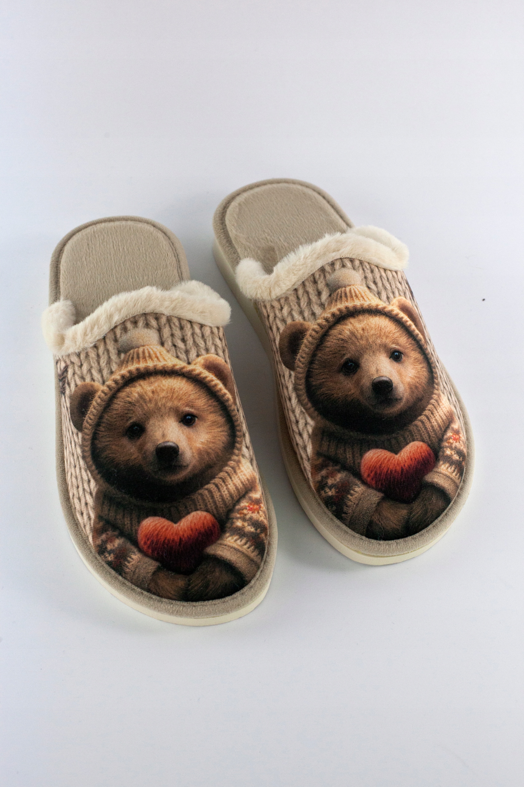 KAPCIE domowe PANTOFLE klapki PAPCIE futerko (40) Model METEOR_106_NIEDŹWIEDŹ_Z_SERCEM_BRĄZ