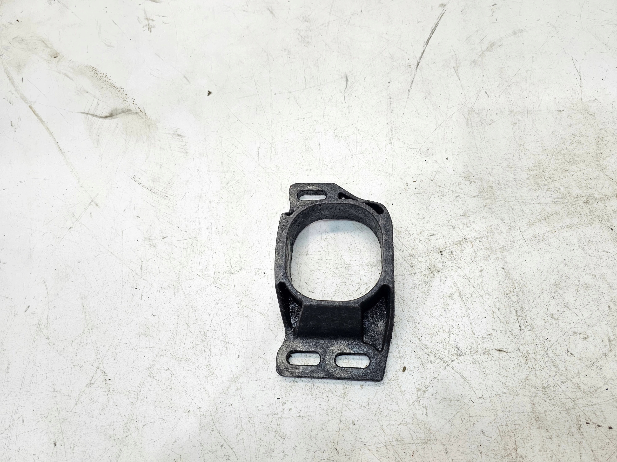 Support plaque LAPY Airbag Moteur Avant AUDI A4 B7 3.0 TDI 8E0199335P