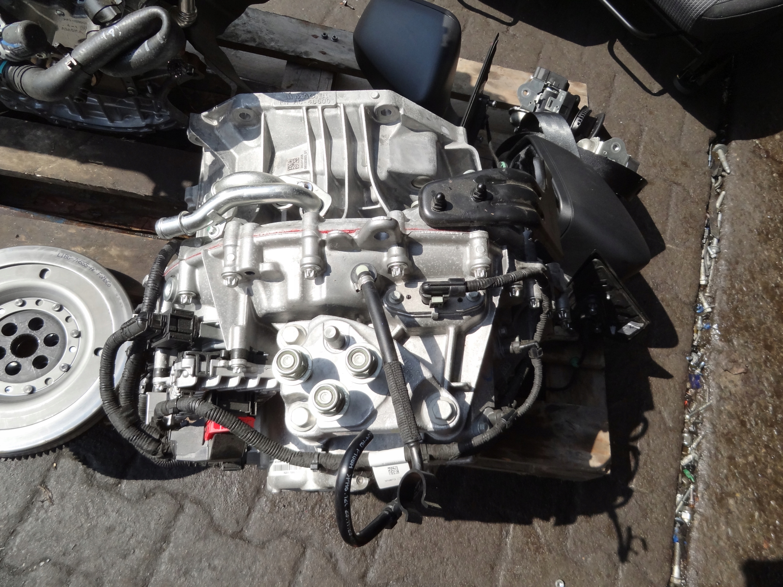 FORD TRANSIT COURIER III MK3 24r 1,0 ECOBOOST AUTOMAT SKRZYNIA R2X1-7000-AB Rodzaj skrzyni Automatyczna