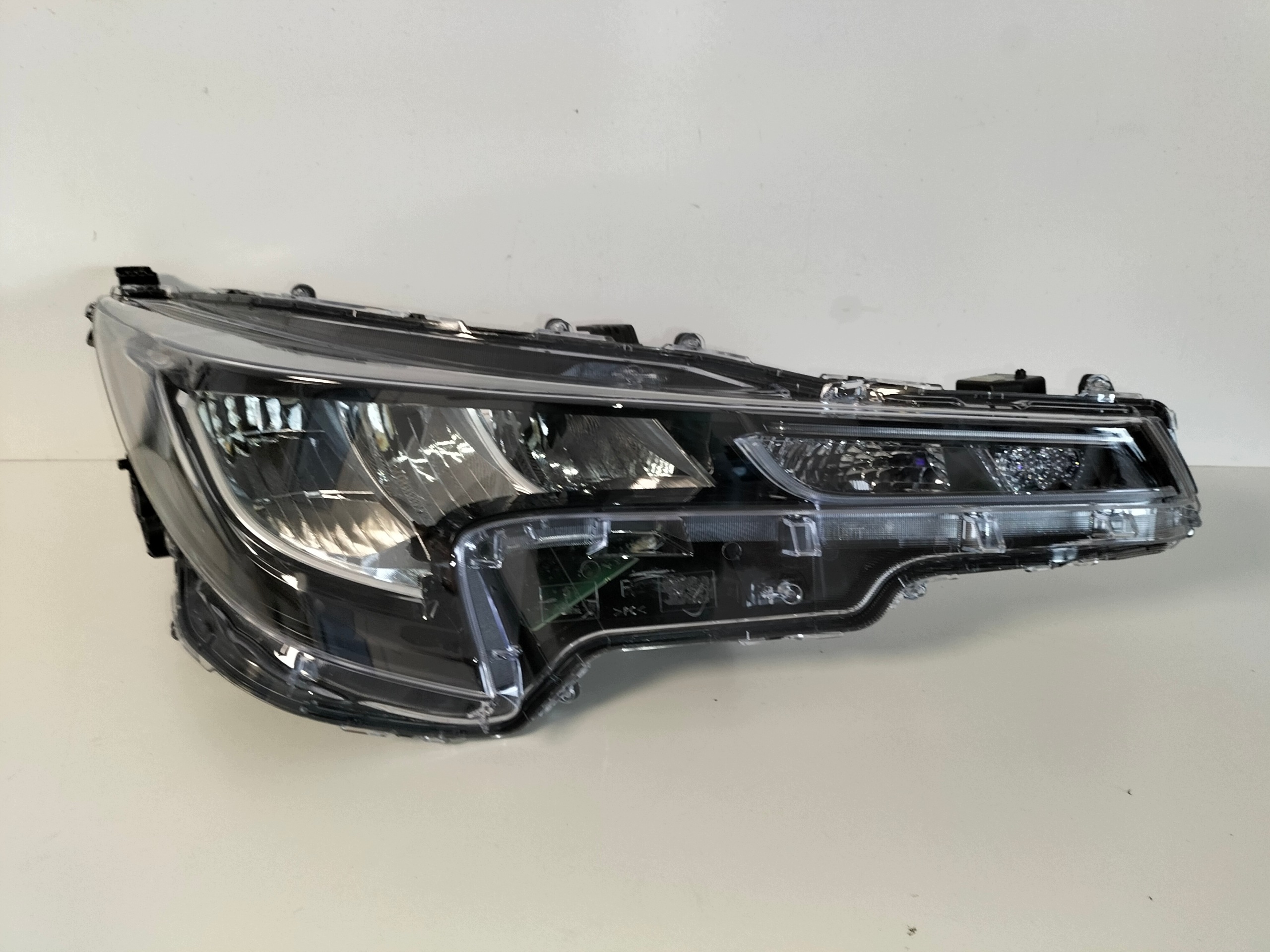 light front reflektor right TOYOTA COROLLA E21 18-22 HB/KOMBI FULL LED
