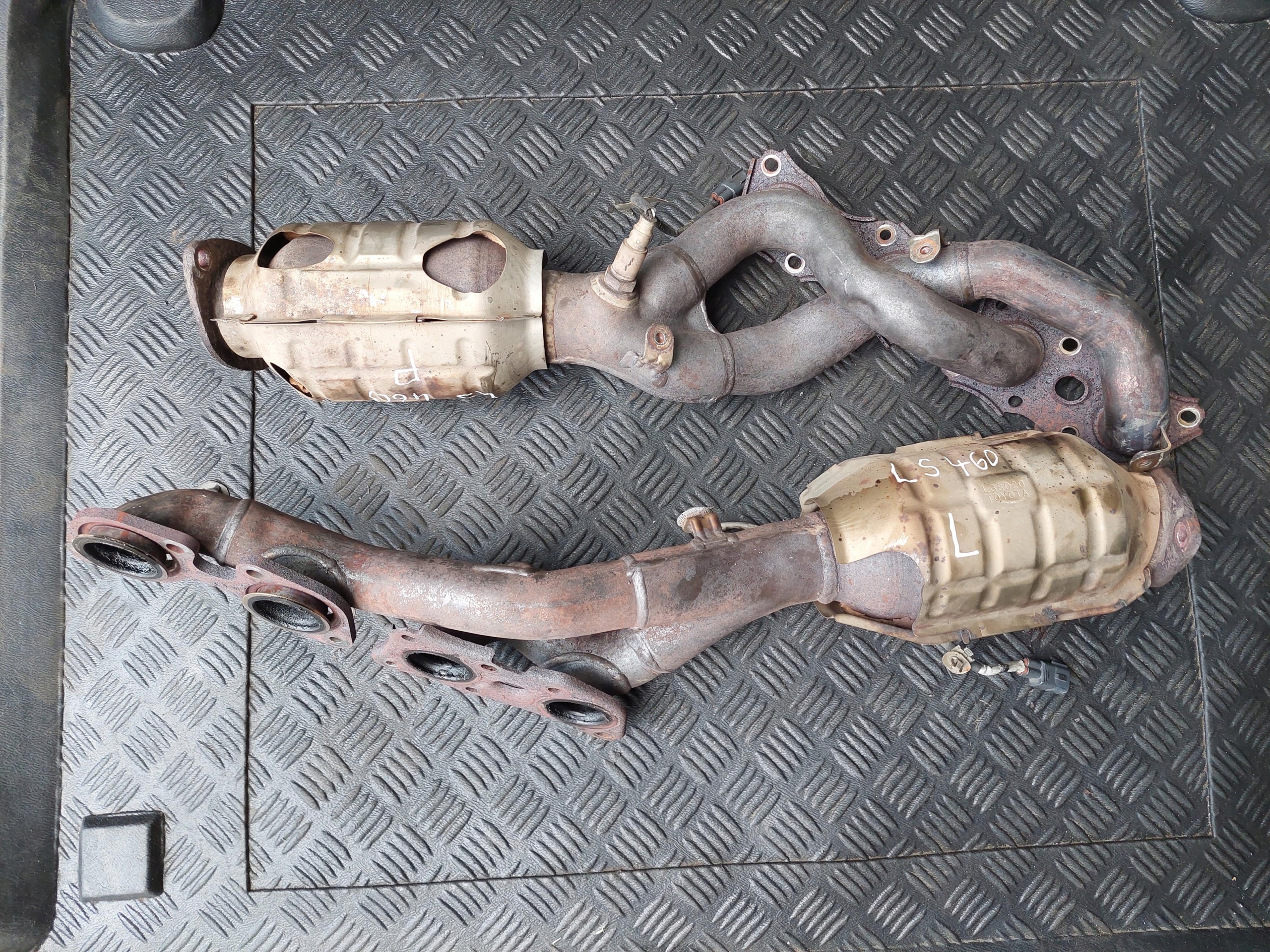 exhaust manifold catalyst PUSTY left right LEXUS LS 460 IV 4.6 V8