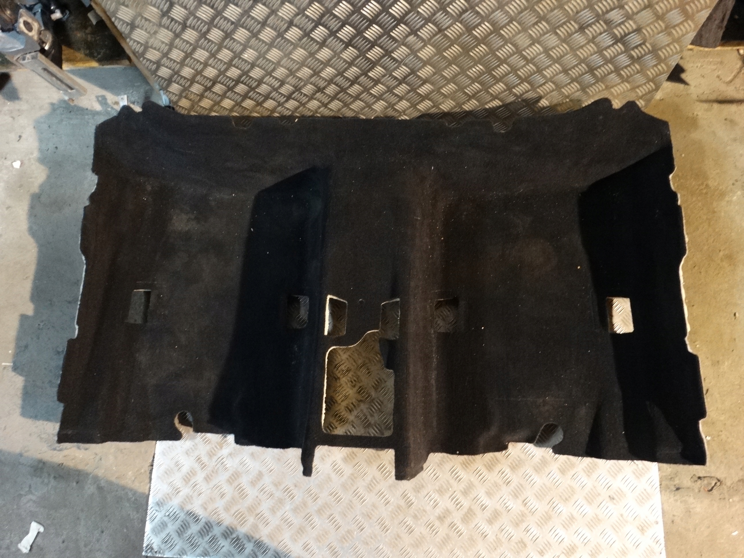 IDEALNY carpet rear MERCEDES W206 1